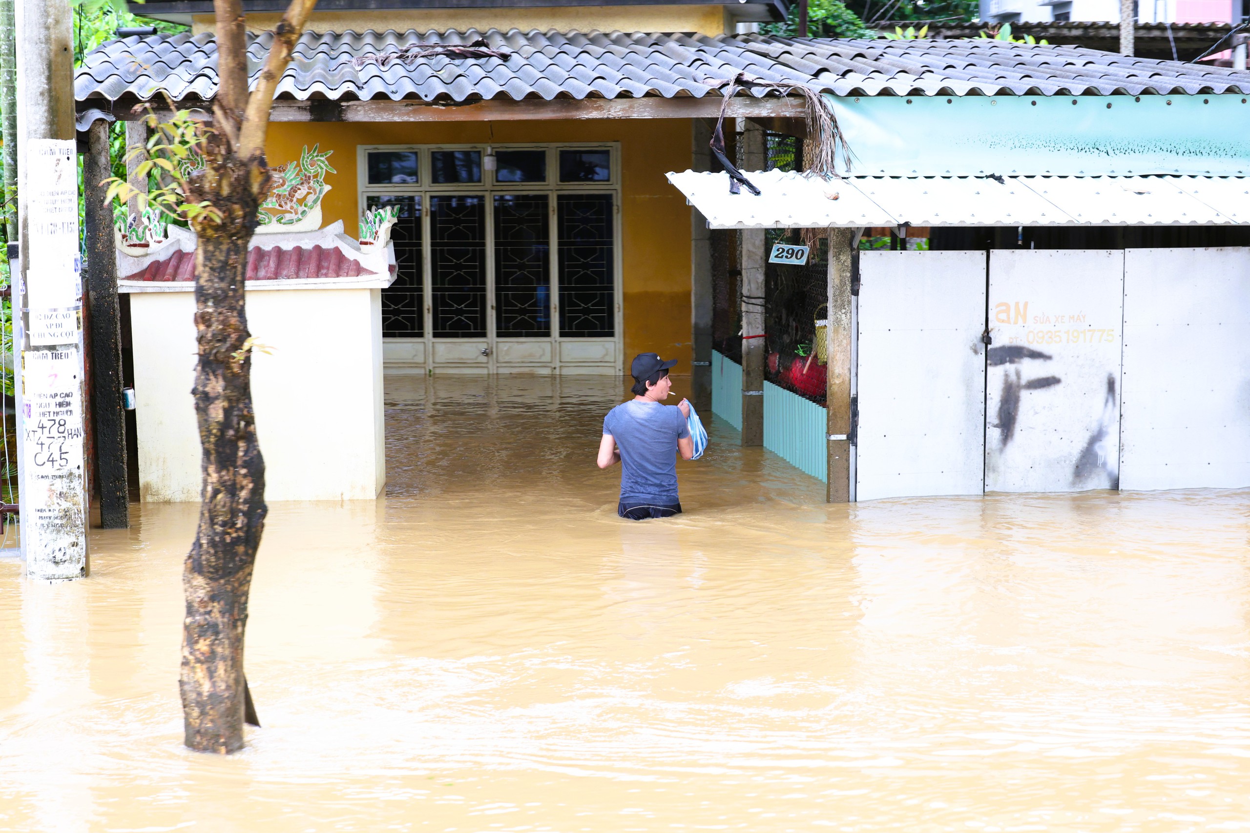 Cuộc sống trong vùng mưa lụt Hội An- Ảnh 15. Cuộc sống trong vùng mưa lụt Hội An- Ảnh 15.