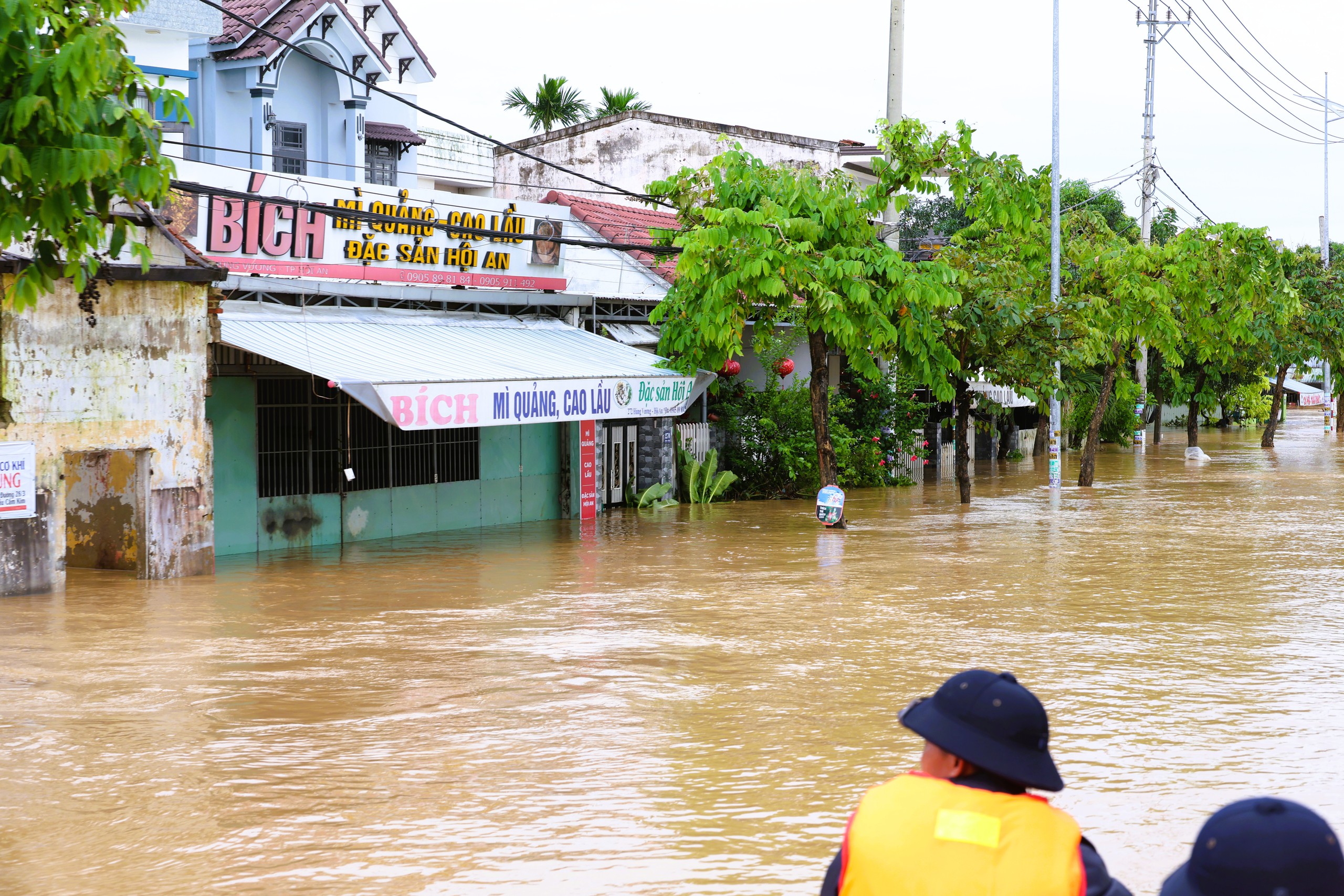 Cuộc sống trong vùng mưa lụt Hội An- Ảnh 16. Cuộc sống trong vùng mưa lụt Hội An- Ảnh 16.