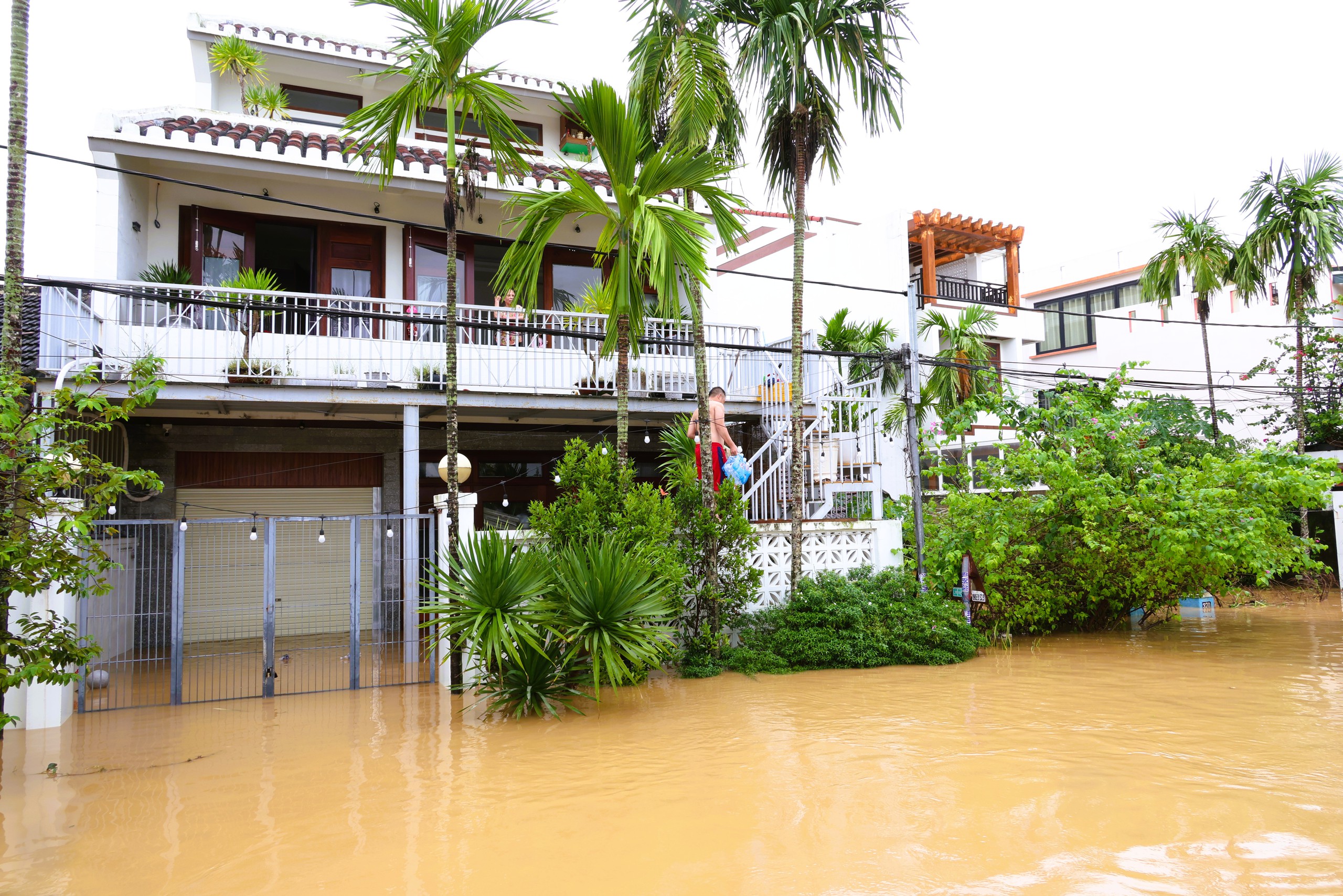 Cuộc sống trong vùng mưa lụt Hội An- Ảnh 3. Cuộc sống trong vùng mưa lụt Hội An- Ảnh 3.