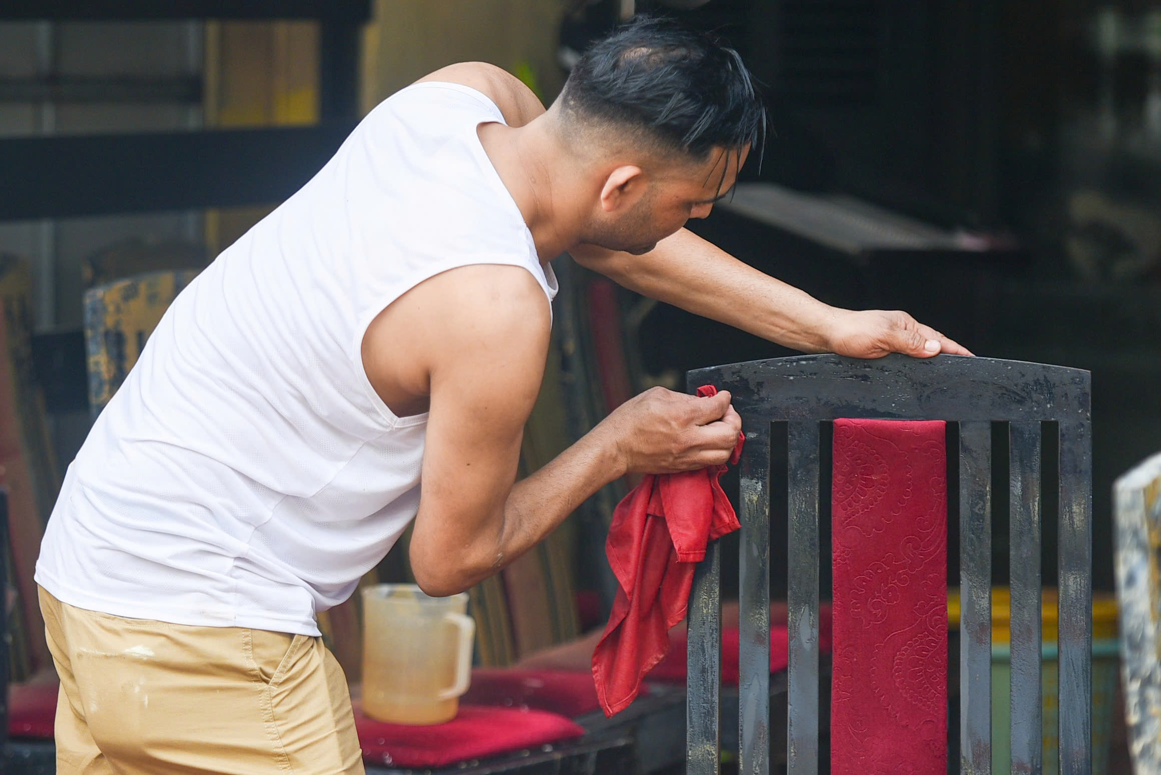 Phố cổ Hội An ngổn ngang sau trận lũ lịch sử- Ảnh 22. Phố cổ Hội An ngổn ngang sau trận lũ lịch sử- Ảnh 22.