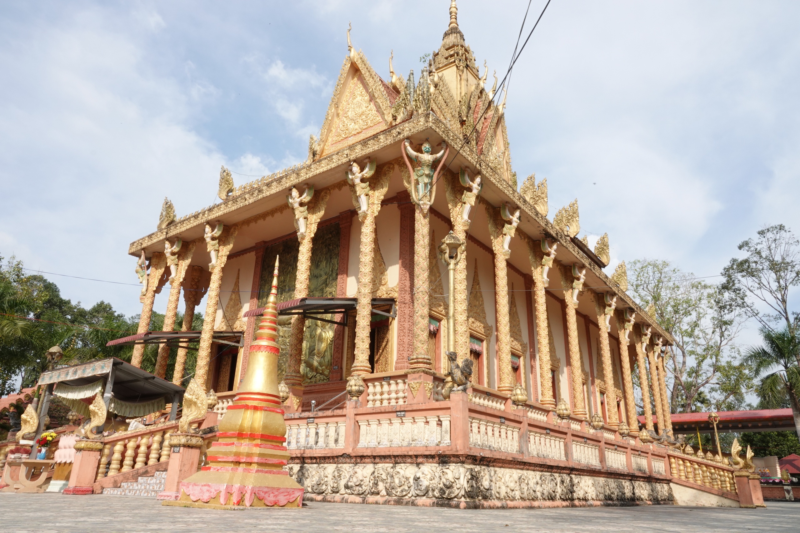 Chiêm ngưỡng ghe cà hâu hơn 300 năm tuổi của đồng bào Khmer Nam bộ - Ảnh 1.