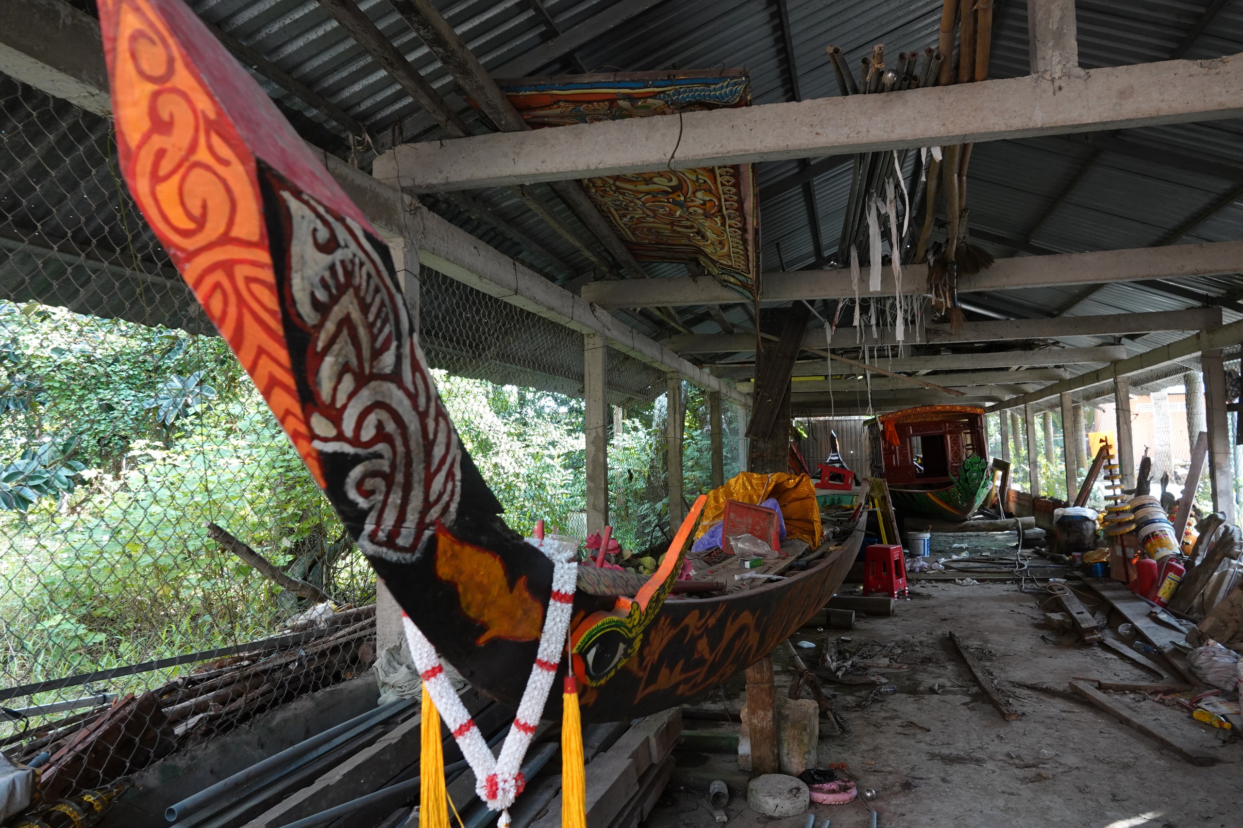 Chiêm ngưỡng ghe cà hâu hơn 300 năm tuổi của đồng bào Khmer Nam bộ - Ảnh 2.