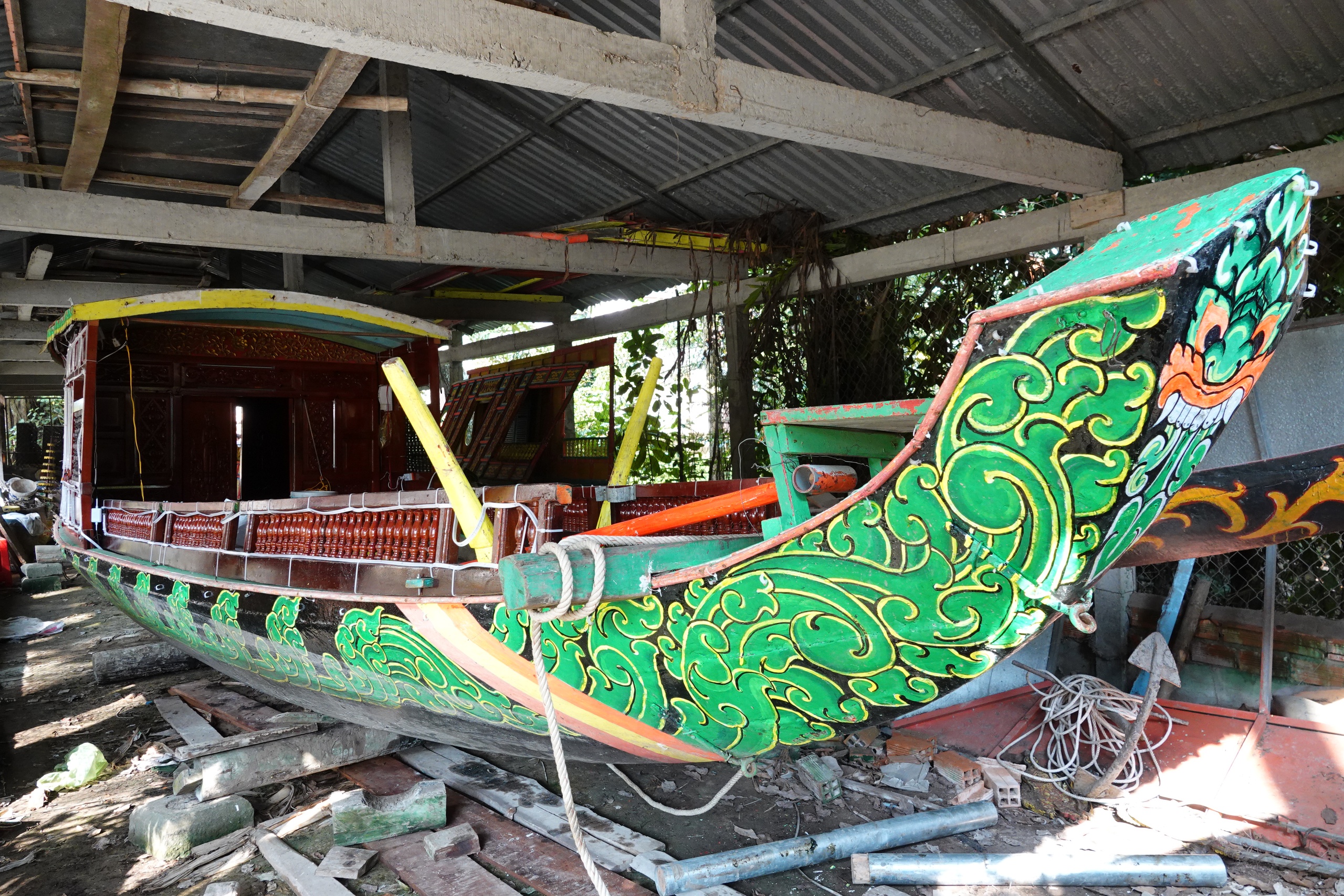 Chiêm ngưỡng ghe cà hâu hơn 300 năm tuổi của đồng bào Khmer Nam bộ - Ảnh 3.
