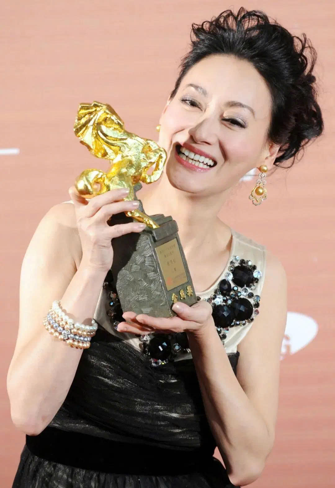 Huệ Anh Hồng: Từ kẻ ăn mày đến 'đả nữ' hàng đầu Hồng Kông - Ảnh 4.