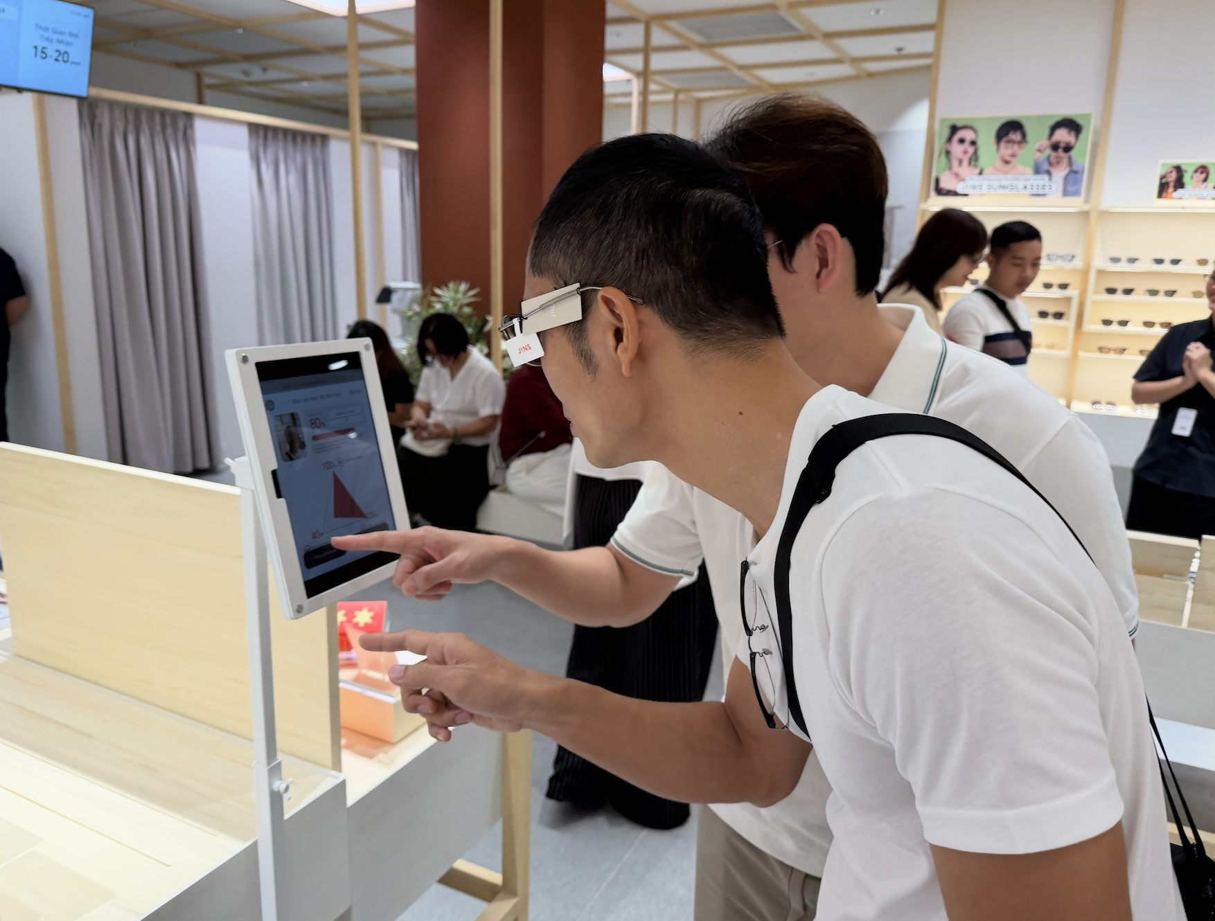 Thương hiệu mắt kính hàng đầu Nhật Bản tấn công thị trường Việt Nam- Ảnh 2.