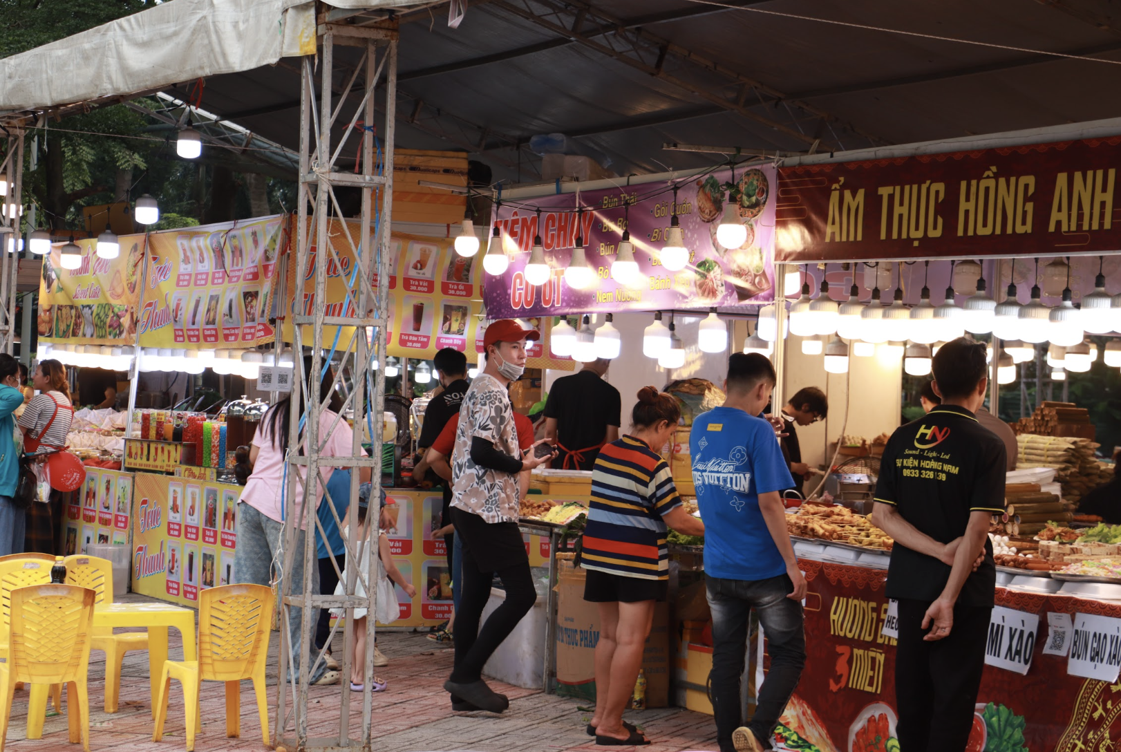 호치민시 채식 음식 축제 첫날: 수백 가지의 매력적인 '그림처럼 아름다운' 요리 - 사진 14. Ngày đầu lễ hội ẩm thực chay ở TP.HCM: Hấp dẫn hàng trăm món 'đẹp như tranh'- Ảnh 14.