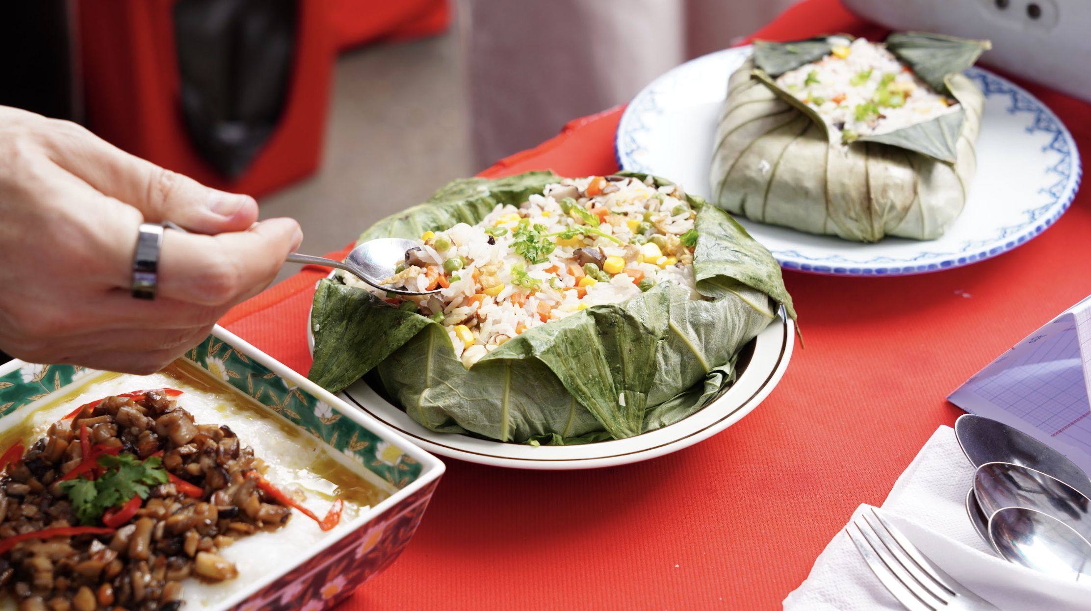 호치민시 채식 음식 축제 첫날: 수백 가지의 매력적인 '그림 같은' 요리 - 사진 3. Ngày đầu lễ hội ẩm thực chay ở TP.HCM: Hấp dẫn hàng trăm món 'đẹp như tranh'- Ảnh 3.