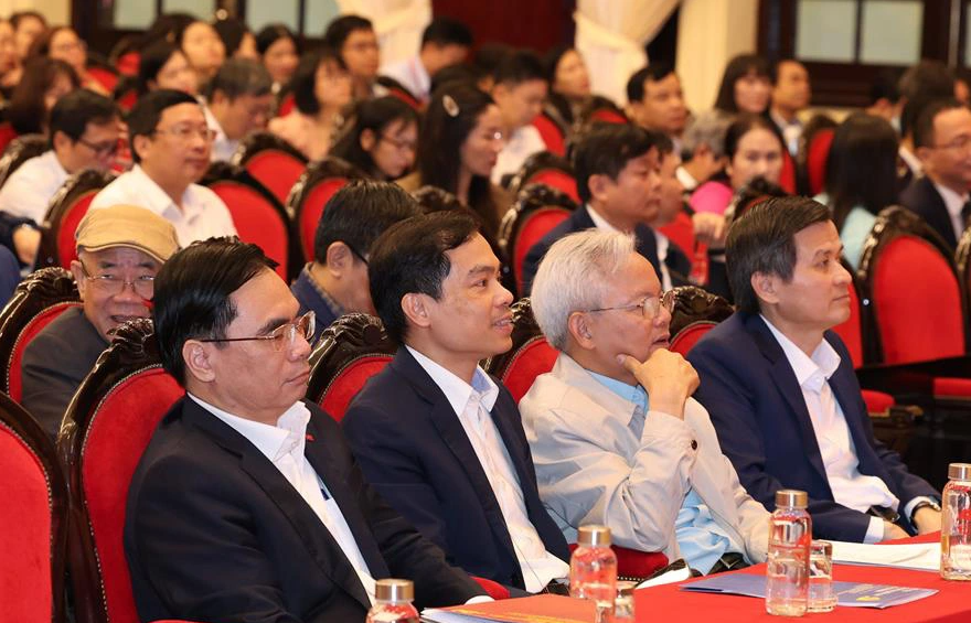 Den existentiella utmaningen är fällan för  Thách thức hiện hữu là bẫy ‘tư duy trung bình'- Ảnh 2.