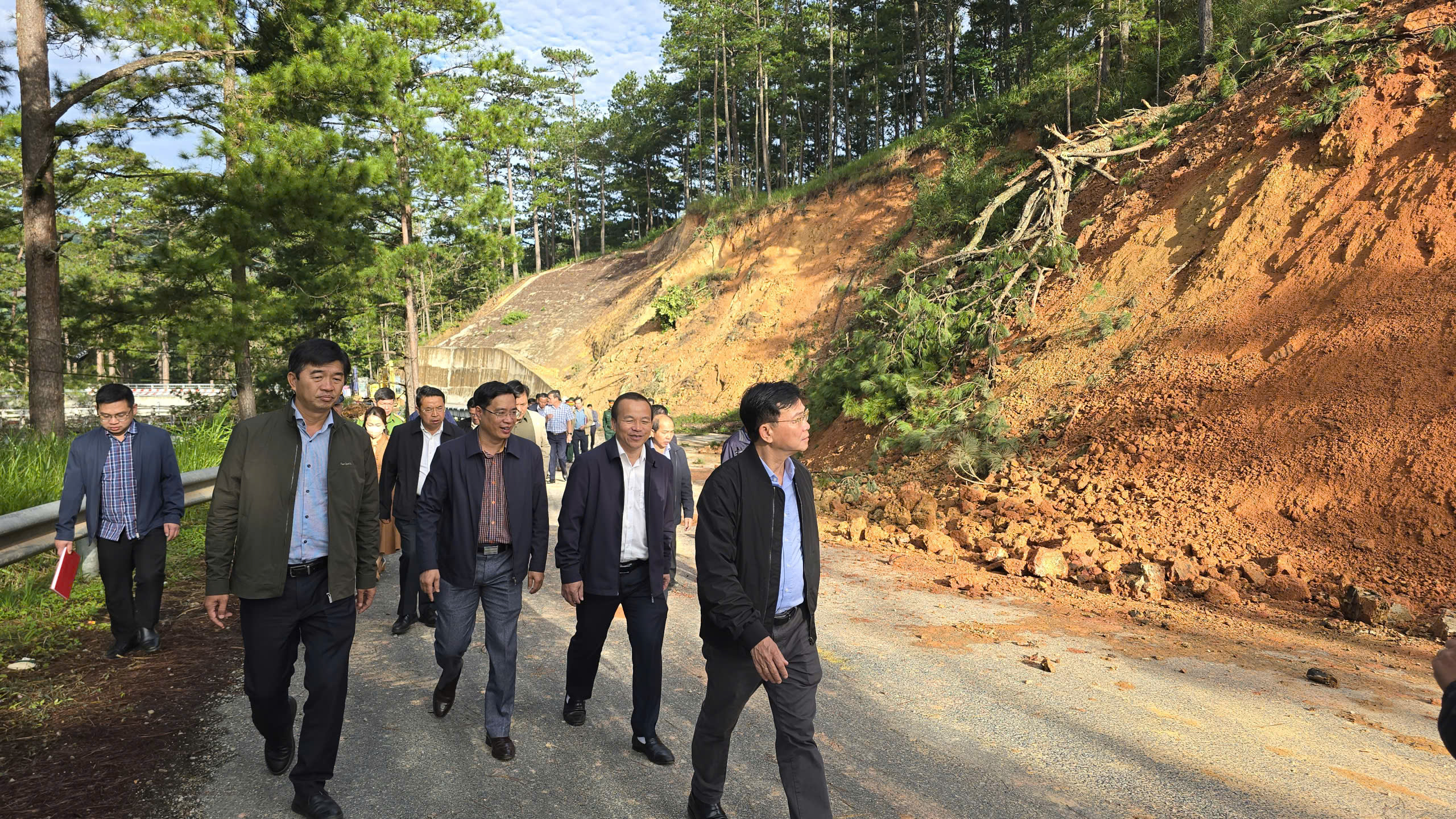 Lâm Đồng thuê tư vấn khảo sát, đánh giá sạt lở đèo D’Ran trên QL20 - Ảnh 3. Lâm Đồng thuê tư vấn khảo sát, đánh giá sạt lở đèo D’Ran trên QL20 - Ảnh 3.