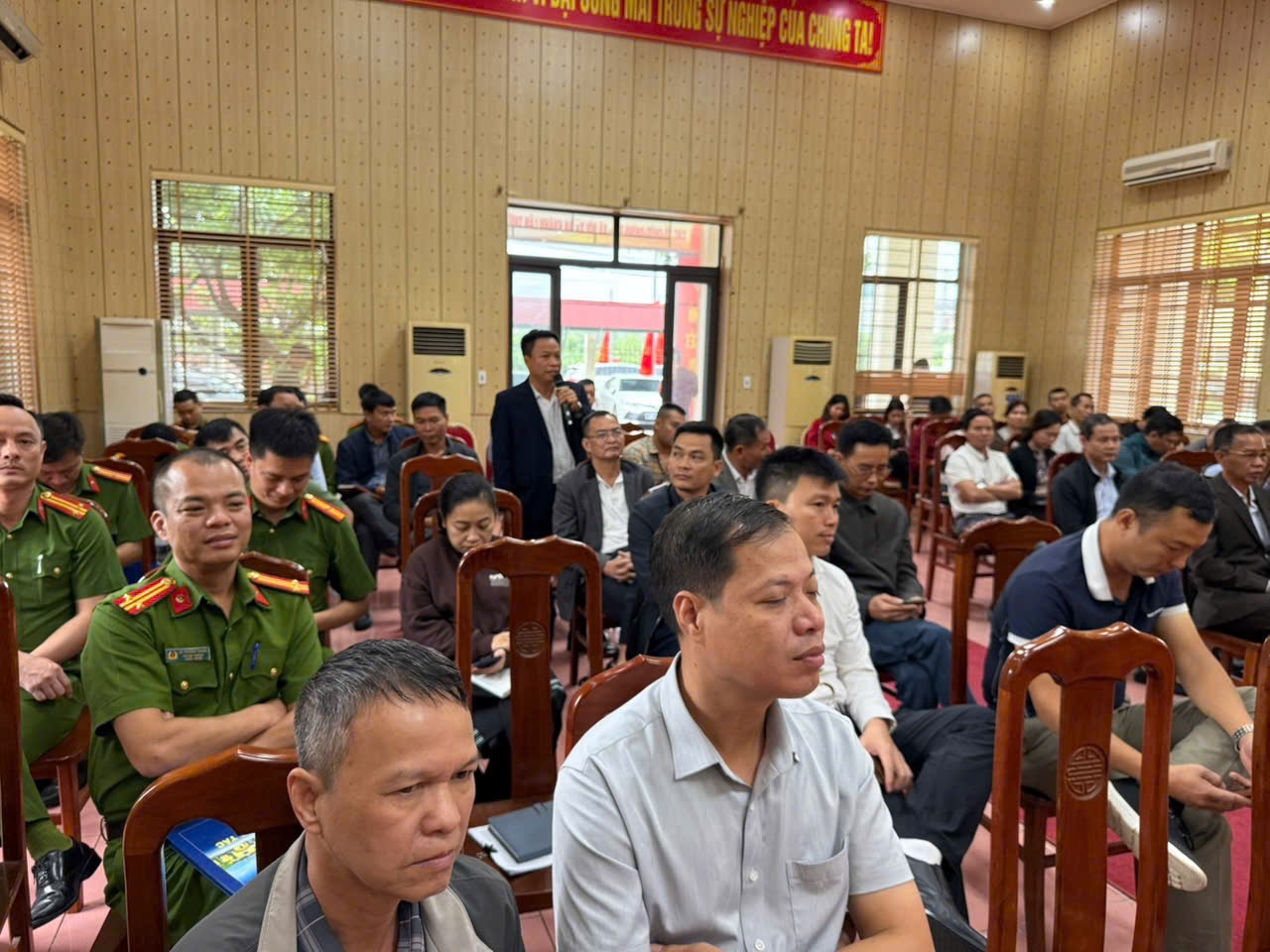 Người dân khẳng định với giám đốc công an: La Phù không còn hàng giả, hàng nhái - Ảnh 5.