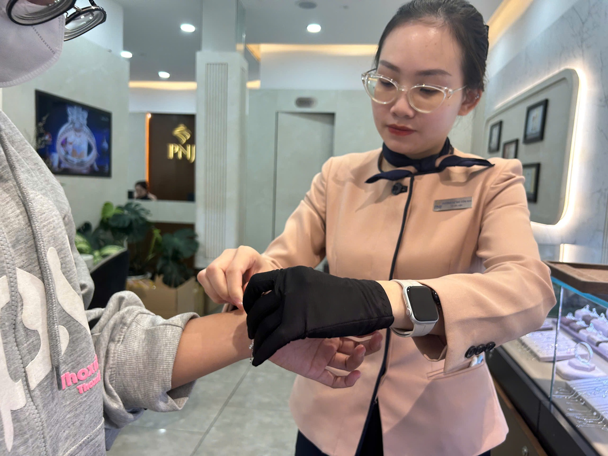 Người trẻ chuyển sang thích chơi... bạc- Ảnh 4. Người trẻ chuyển sang thích chơi... bạc- Ảnh 4.