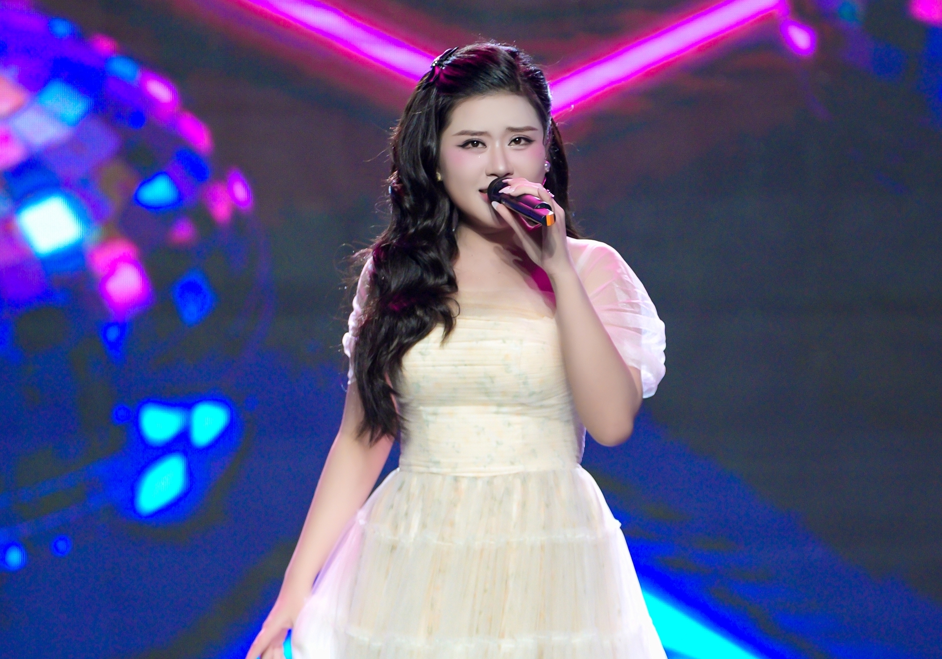 Cô gái 21 tuổi khiến Ngọc Sơn bị 'hớp hồn', cho điểm tuyệt đối là ai? - Ảnh 1.