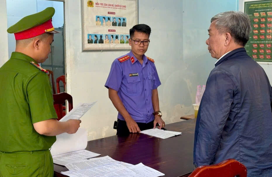 Vì sao 2 cựu giám đốc CDC và BVĐK Bình Thuận cũ bị bắt giam?- Ảnh 1.