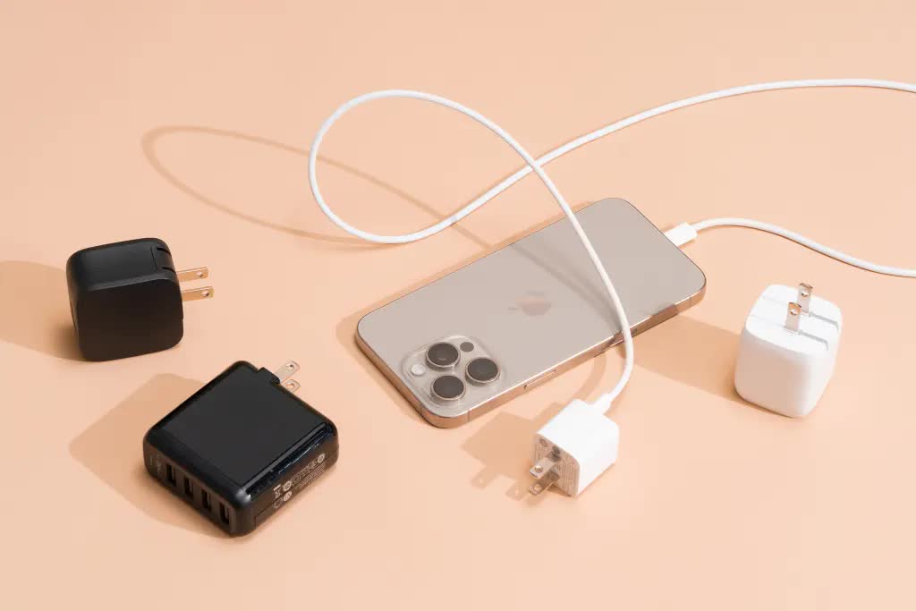 Chớ dại cắm những thứ này vào cổng USB của smartphone - Ảnh 3.
