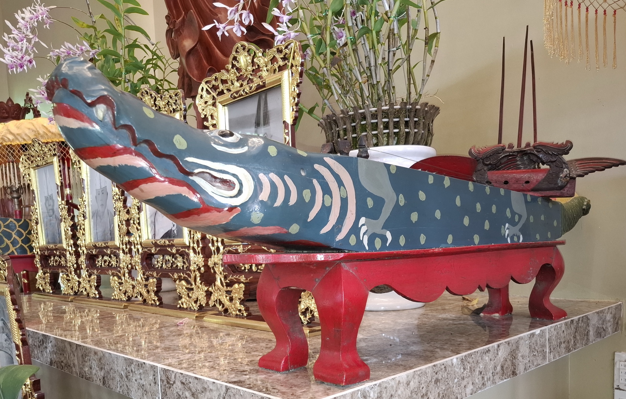 Mysterious That Son: ឧបករណ៍ចម្លែកនៅវត្ត Nam Can - រូបថត ៥. Thất Sơn huyền bí: Cây đàn lạ ở chùa Năm Căn- Ảnh 5.