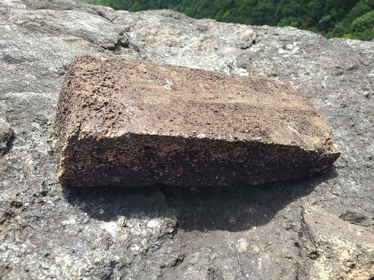 ប៉មចំឡែកនៅលើកំពូលថ្មយក្ស - រូបថត ៦. Tháp Chăm kỳ lạ trên đỉnh đá khổng lồ- Ảnh 6.