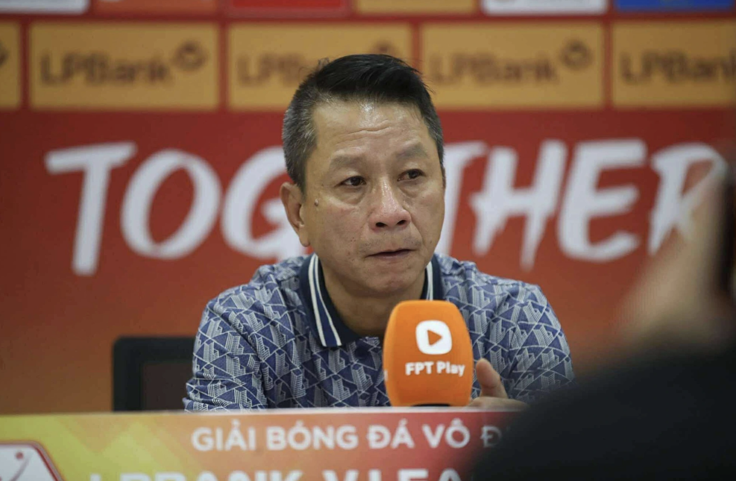 Coach Van Sy Son ជំនួស Huy Hoang ដើម្បីដឹកនាំ SLNA៖ កៅអីក្តៅកាន់តែក្តៅ! - រូបថត ១. HLV Văn Sỹ Sơn thay Huy Hoàng, dẫn dắt SLNA: Ghế nóng càng nóng! - Ảnh 1.