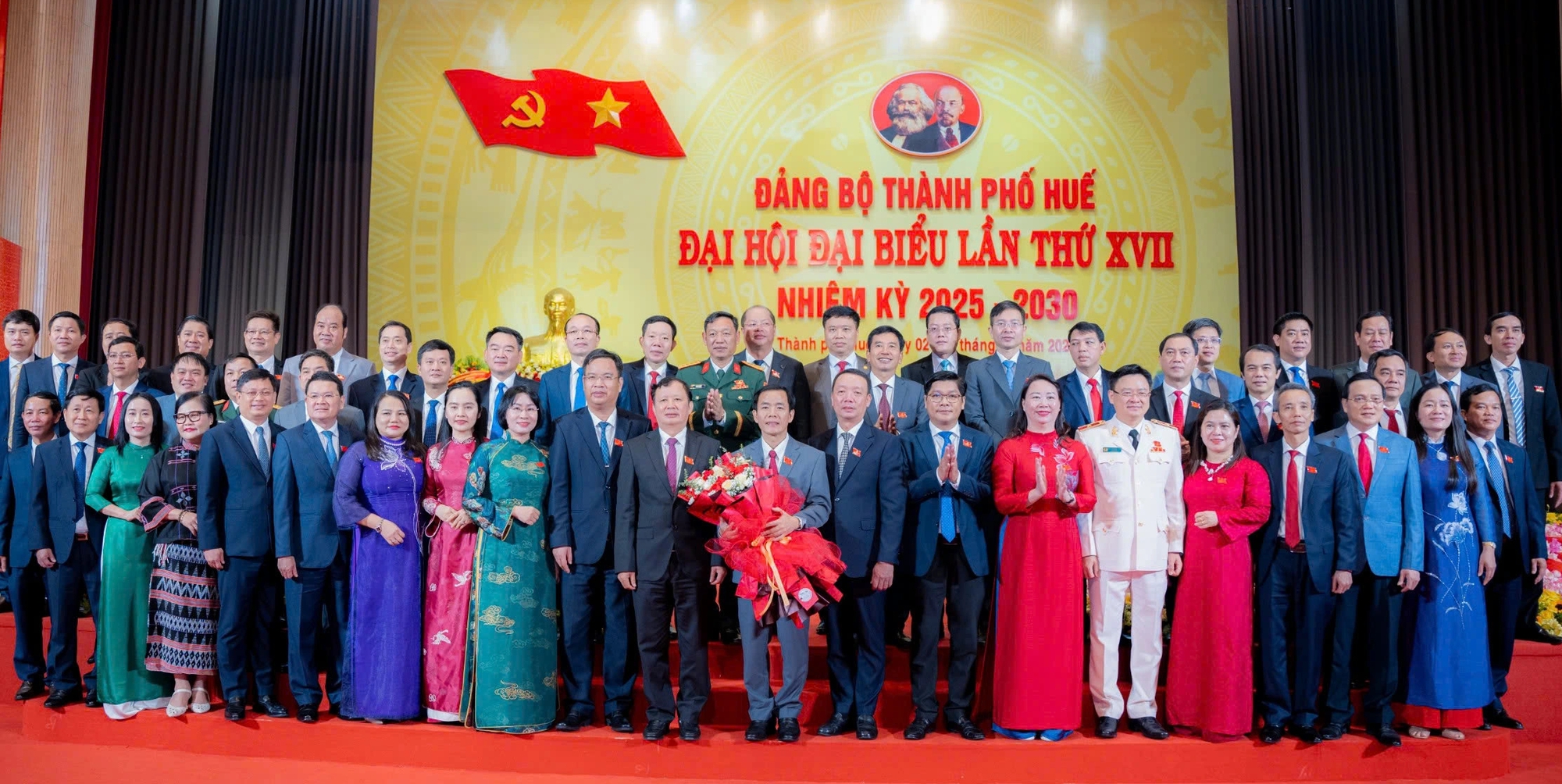 Bí thư Thành ủy Huế'Khâu yếu nhất của bộ máy là chất lượng cán bộ xã, phường' - Ảnh 2.