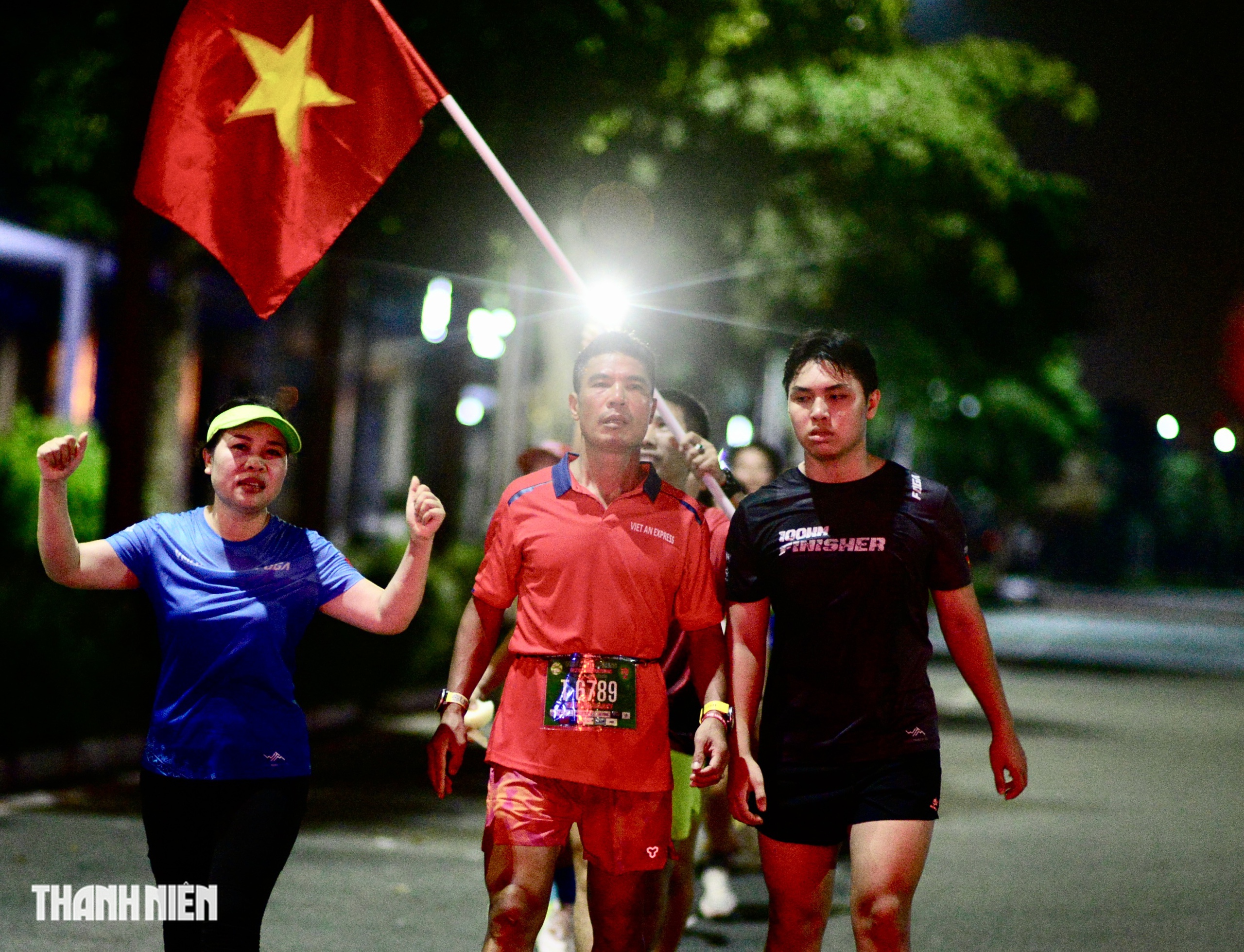 Ảnh đẹp tr&ecirc;n h&agrave;nh tr&igrave;nh chạy bộ 310 km trong hơn 56 tiếng của 'Trường đi&ecirc;n' - Ảnh 14.