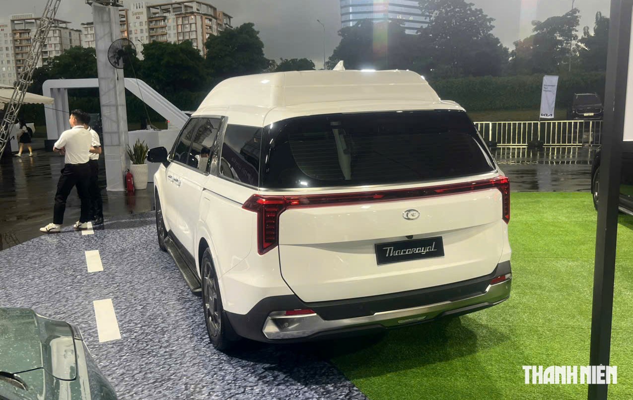 Kia Carnival 2025 thêm bản 'xe chủ tịch' 4 chỗ ngồi, có vách ngăn với khoang lái - Ảnh 2.