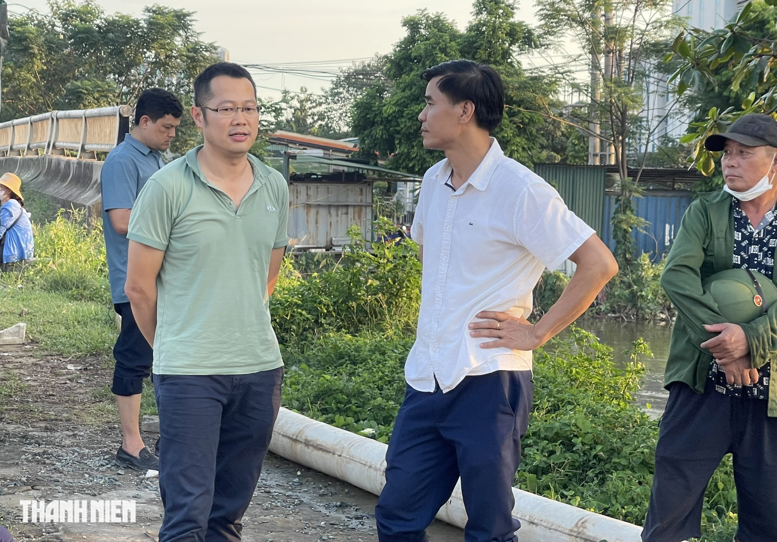 Nước lũ 5 ng&agrave;y chưa r&uacute;t, người H&agrave; Nội đến phường trải chiếu 'cầu cứu'- Ảnh 8.