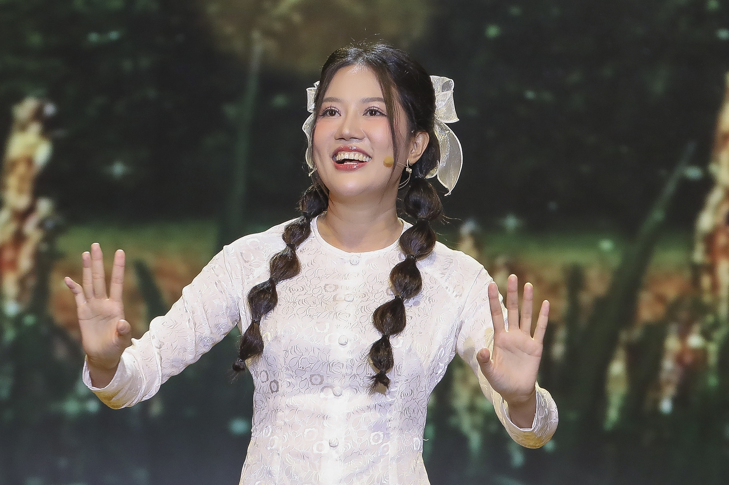 Cô gái miền Tây hát vọng cổ, 'bắn' rap gây chú ý ở 'Tình bolero' - Ảnh 1.