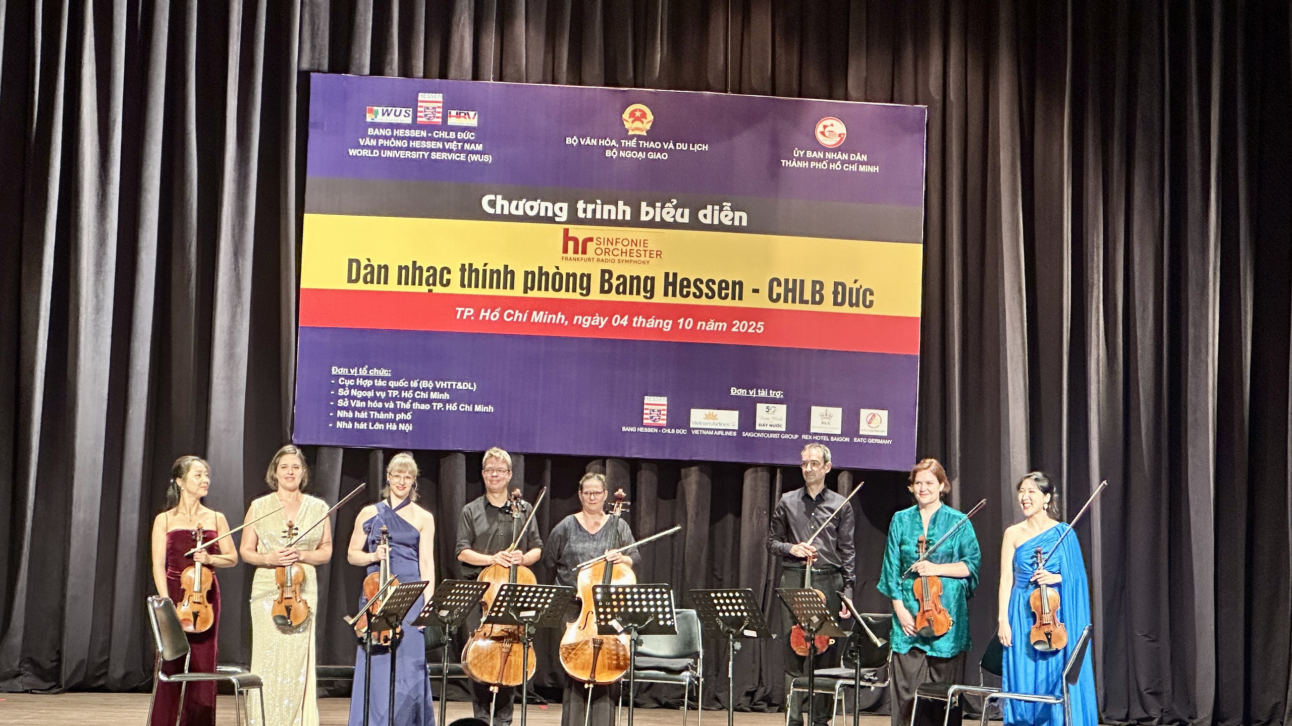ការប្រគុំតន្ត្រីអបអរសាទរខួបលើកទី ៥០ នៃទំនាក់ទំនងការទូតវៀតណាម - អាល្លឺម៉ង់ - រូបថត ២. Hòa nhạc kỷ niệm 50 năm quan hệ ngoại giao Việt - Đức- Ảnh 2.