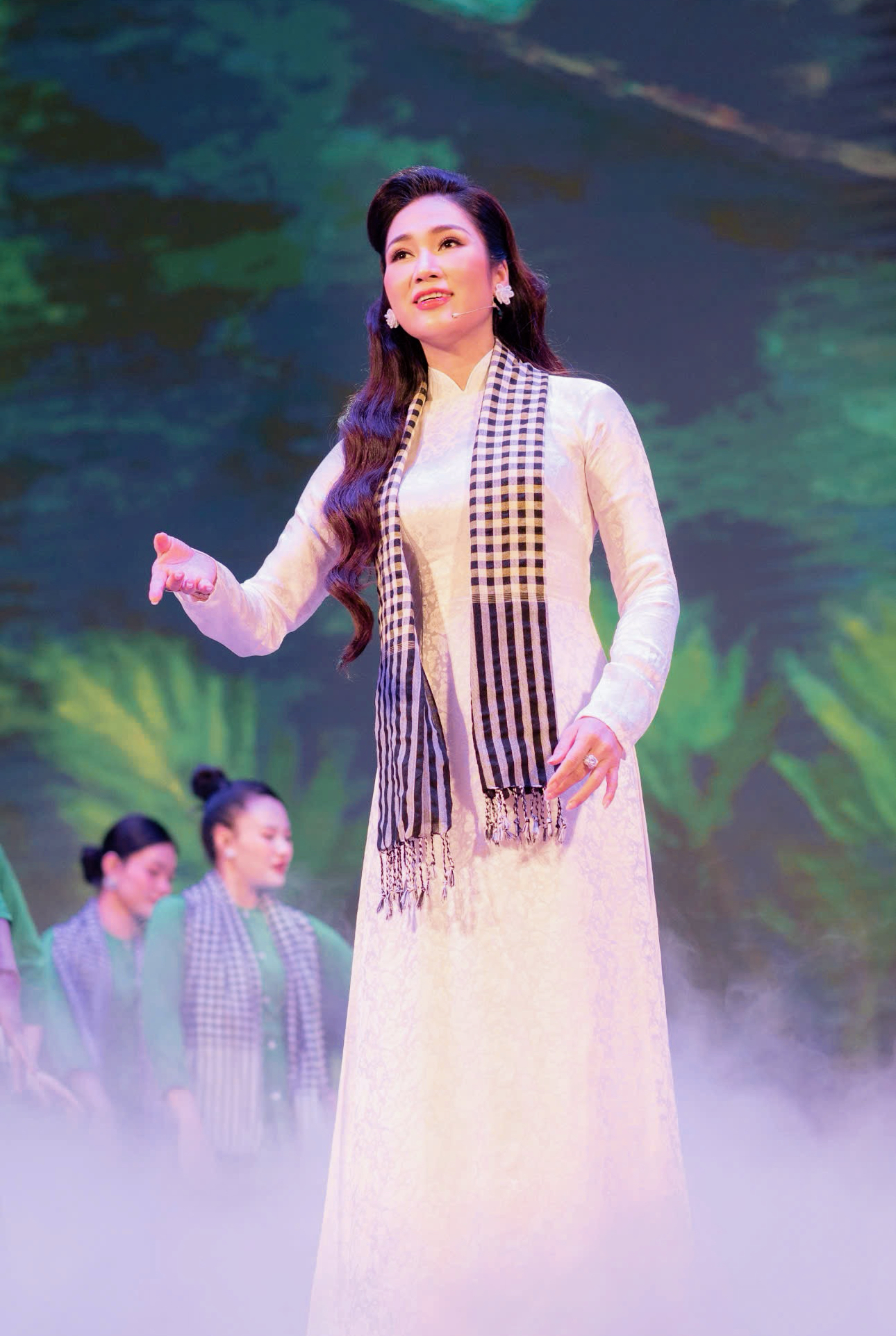 'កញ្ញា Cai Luong' Nhu Huynh ទទួលបានដំណឹងល្អទ្វេដង - រូបថត ៣. 'Hoa hậu cải lương' Như Huỳnh đón tin vui kép- Ảnh 3.