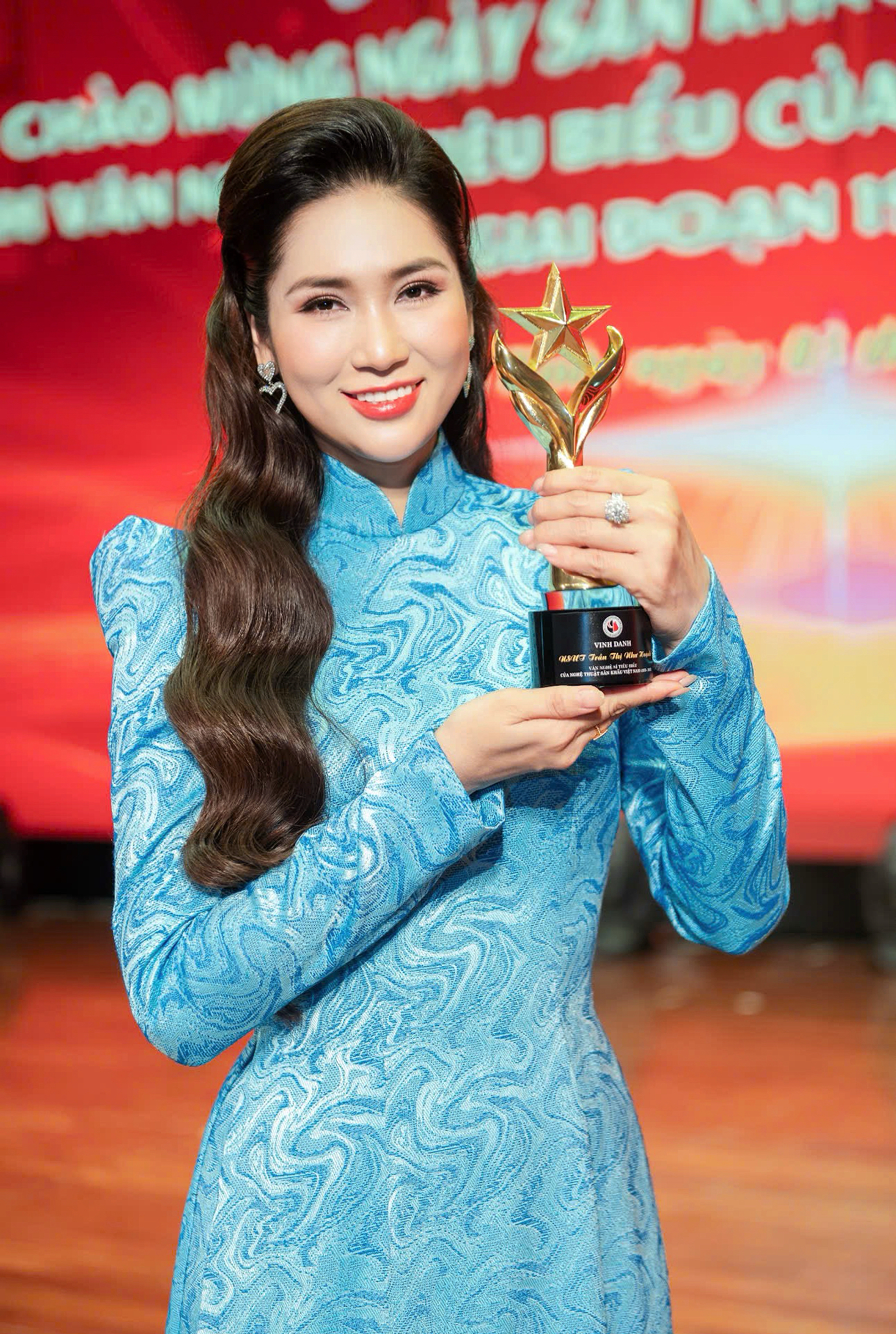 'កញ្ញា Cai Luong' Nhu Huynh ទទួលបានដំណឹងល្អទ្វេដង - រូបថត ១. 'Hoa hậu cải lương' Như Huỳnh đón tin vui kép- Ảnh 1.