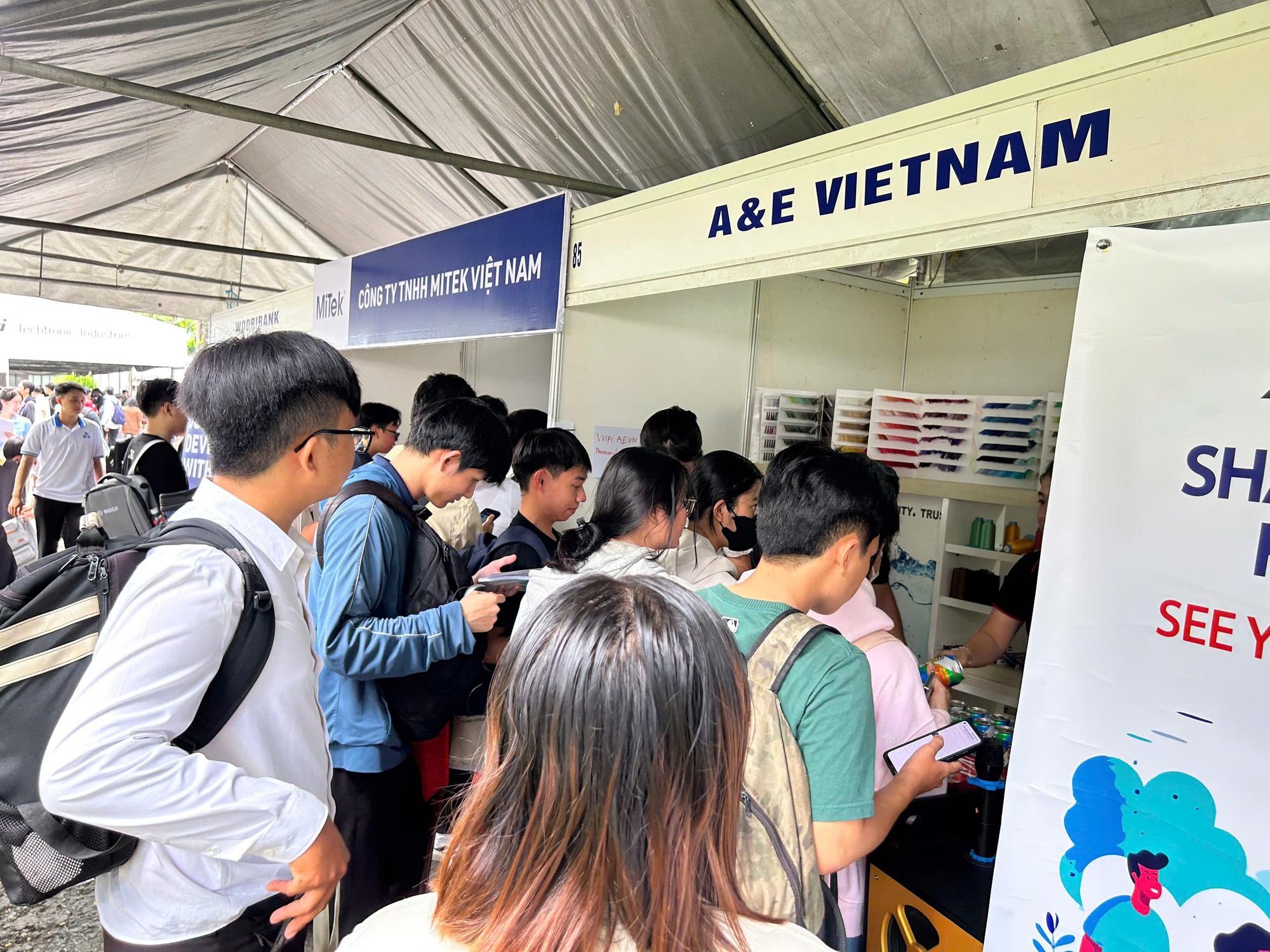 Nhiều việc làm lương từ 15 triệu đồng trở lên cho sinh viên - Ảnh 4.