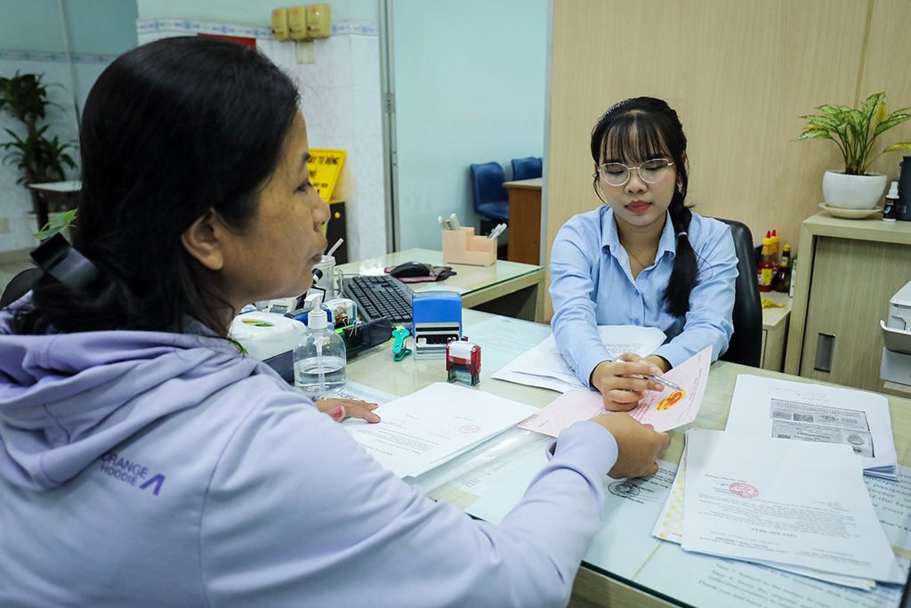 TP.HCM: Vì sao người dân chưa 'mặn mà' với công chứng điện tử? - Ảnh 1.