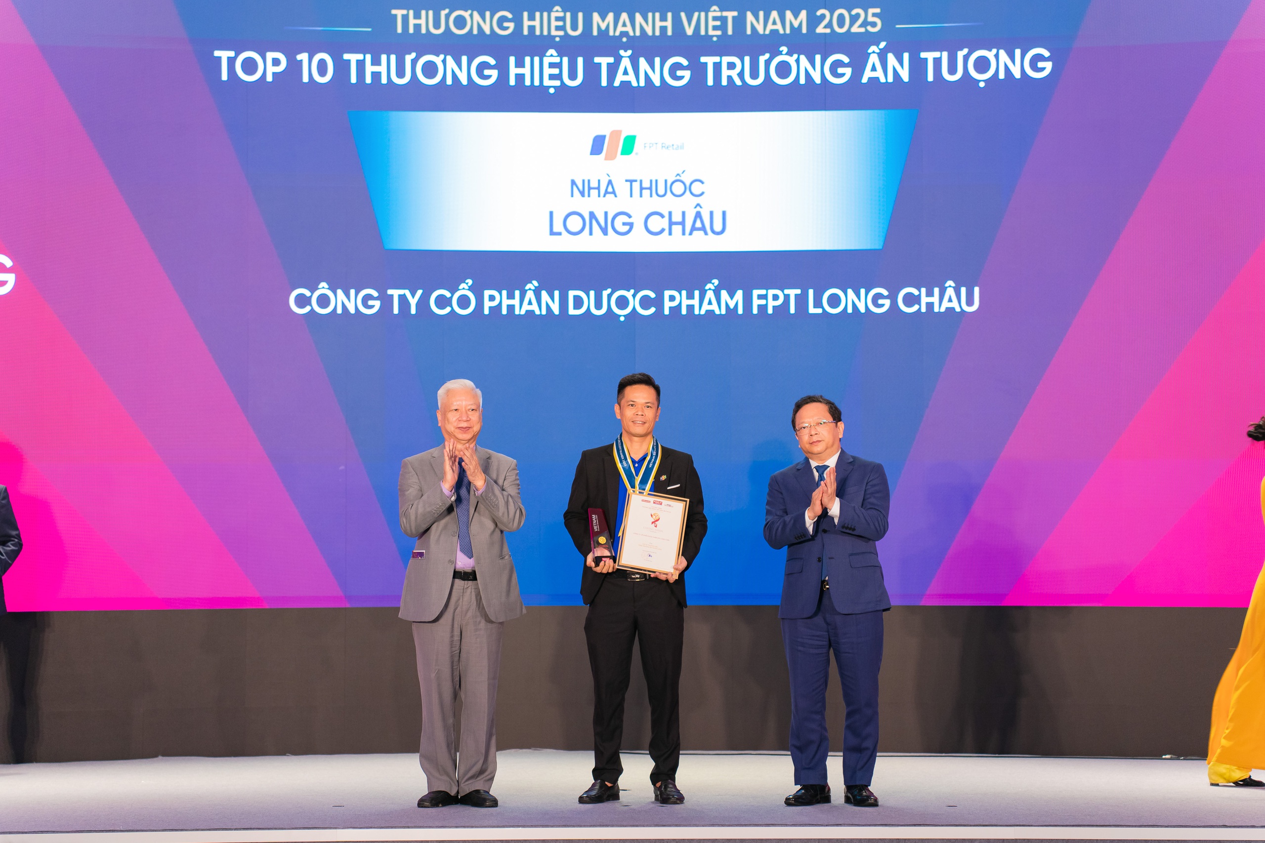 Long Châu Được Vinh Danh Long Châu Được Vinh Danh