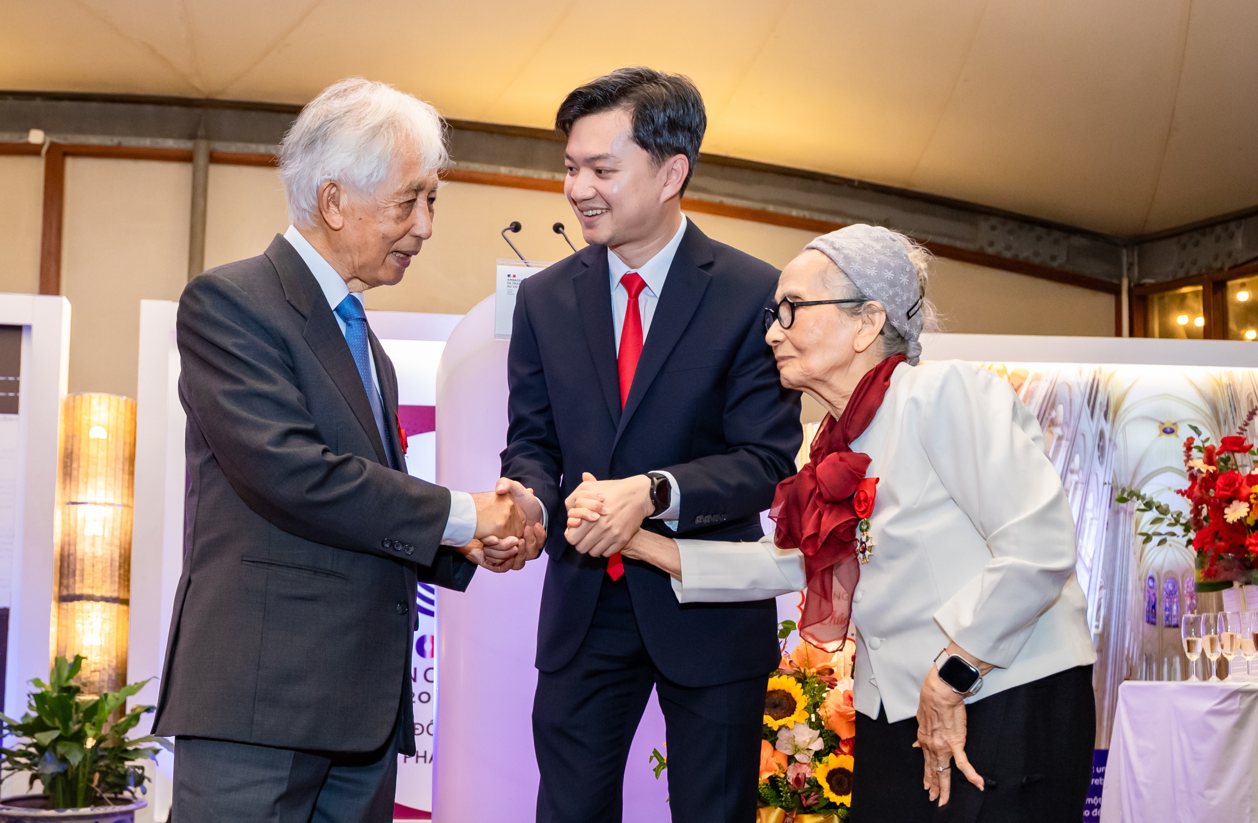 Anh Nguyễn Minh Triết chúc mừng nhà khoa học được trao Huân chương Bắc đẩu bội tinh - Ảnh 3.