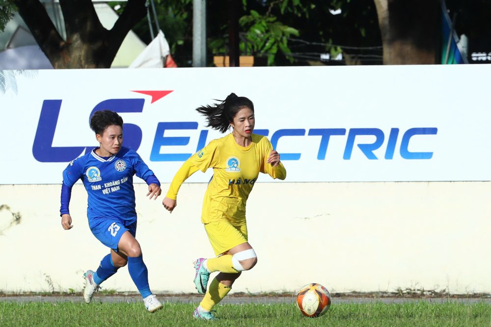 Huynh Nhu ភ្លឺ, TP.HCM I កាន់តំណែងកំពូលក្នុងការប្រកួតជើងឯកជាតិ - រូបថត ៣. Huỳnh Như tỏa sáng, TP.HCM I vững ngôi đầu giải vô địch quốc gia- Ảnh 3.