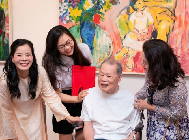 ទស្សនាគំនូរអាក្រាតកាយរបស់វិចិត្រករ Do Son អាយុ 82 ឆ្នាំ។ - រូបថត ៤. Xem tranh nude của họa sĩ 82 tuổi Đỗ Sơn
- Ảnh 4.