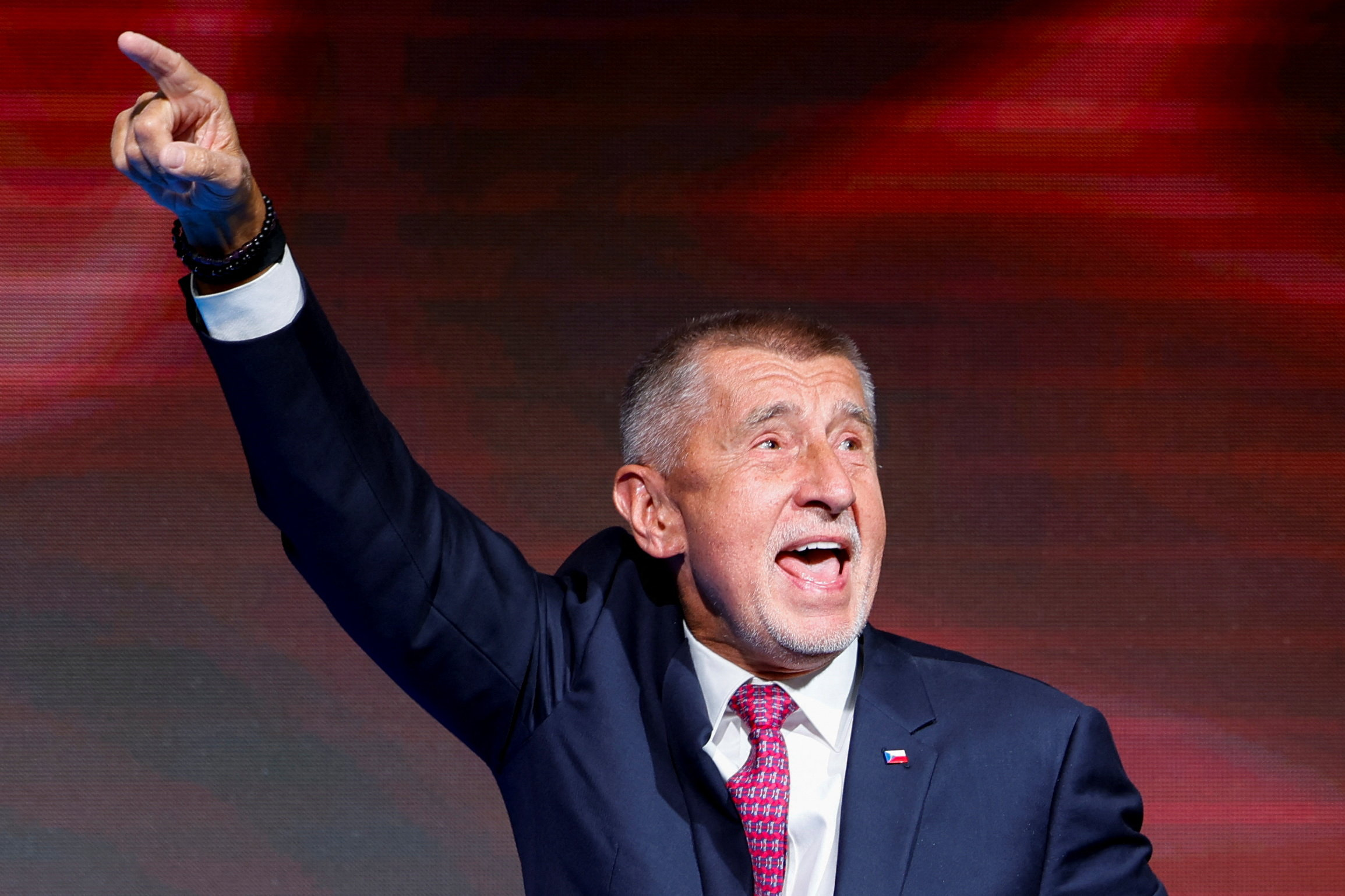 Czech có thể cắt giảm viện trợ Ukraine sau khi đảng ANO thắng cử - Ảnh 1.