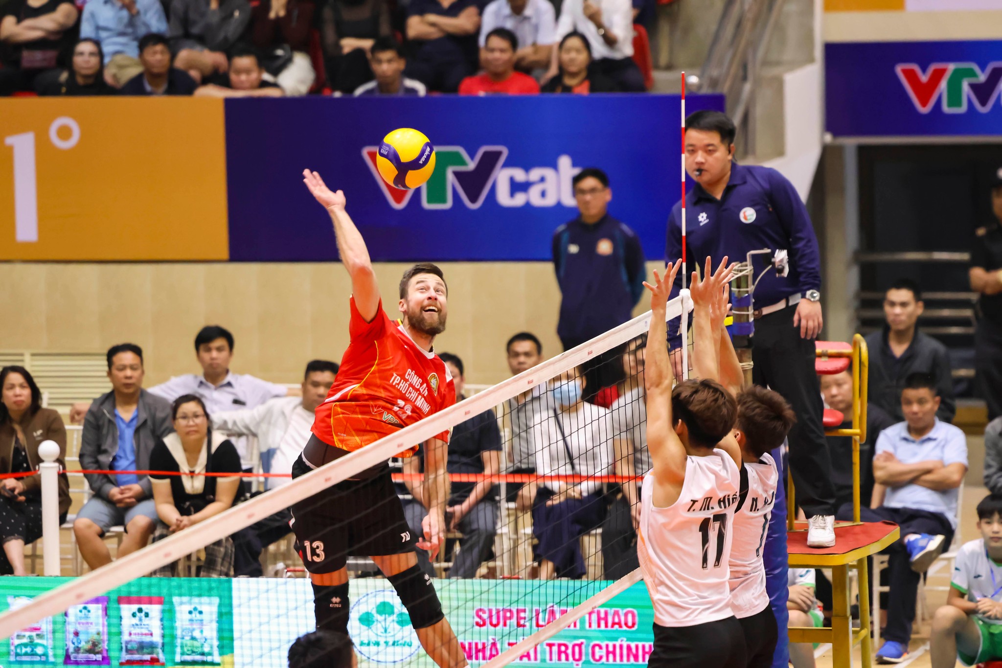 តារាងកាលវិភាគចុងក្រោយនៃការប្រកួតបាល់ទះជើងឯកជាតិឆ្នាំ២០២៥ ដំណាក់កាលទី២ - រូបថត ១. Lịch thi đấu giai đoạn 2 giải bóng chuyền vô địch quốc gia 2025 mới nhất- Ảnh 1.