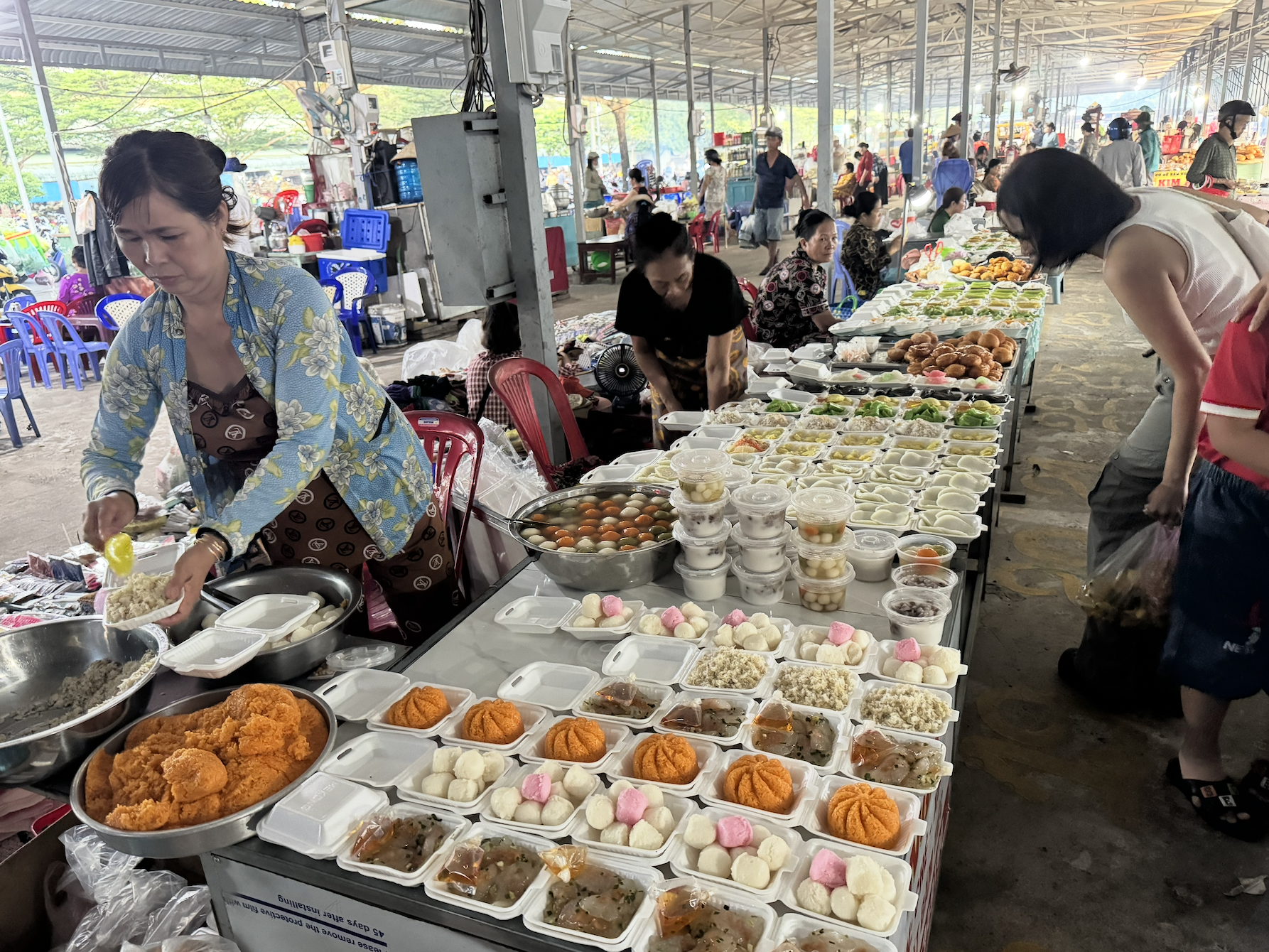 Cầm 100 . 000 Đồng trải nghiệm chợ chồm hổm ở Vị Thanh lúc 3 giờ sáng - Ảnh 7. Cầm 100 . 000 Đồng trải nghiệm chợ chồm hổm ở Vị Thanh lúc 3 giờ sáng - Ảnh 7.