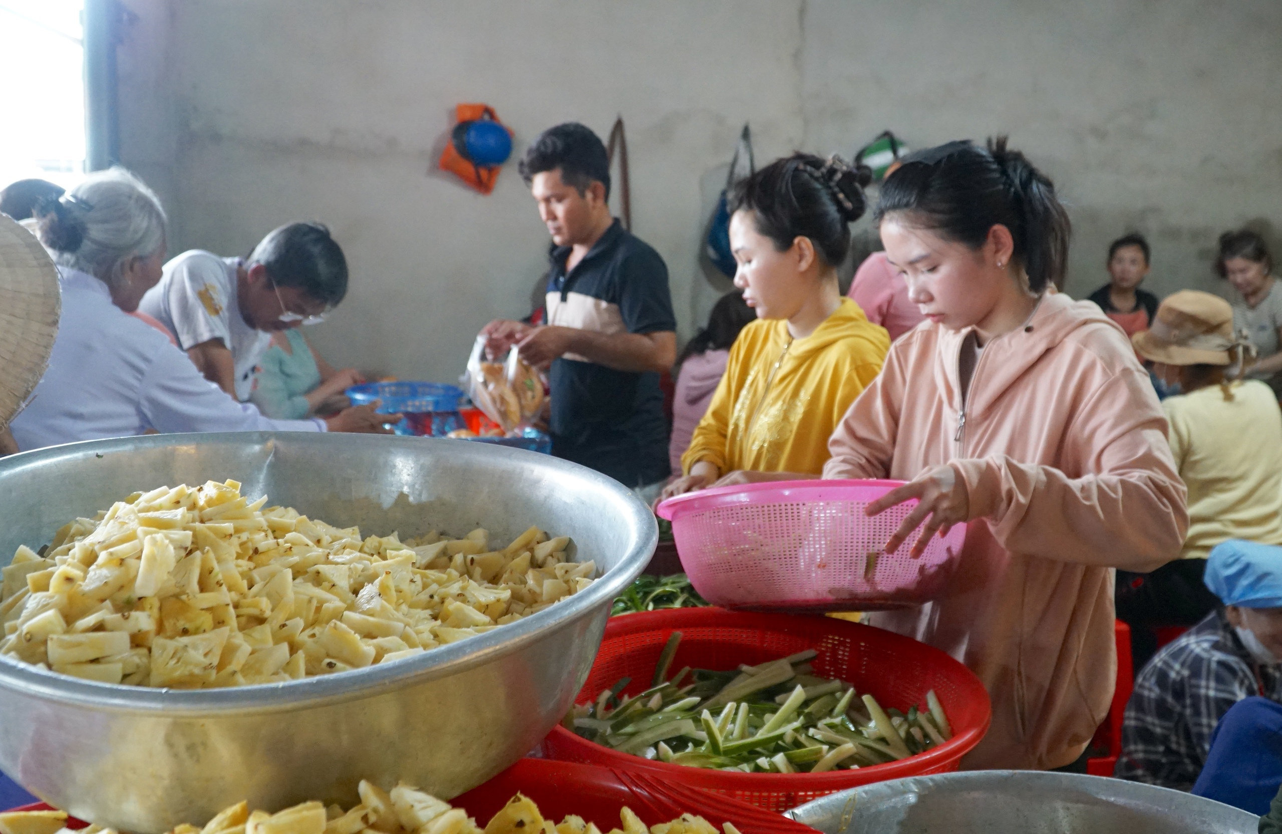 Hội yến Di&ecirc;u Tr&igrave; Cung: Bếp chay nấu 10 tấn gạo phục vụ h&agrave;ng ng&agrave;n người dự đại lễ - Ảnh 3.