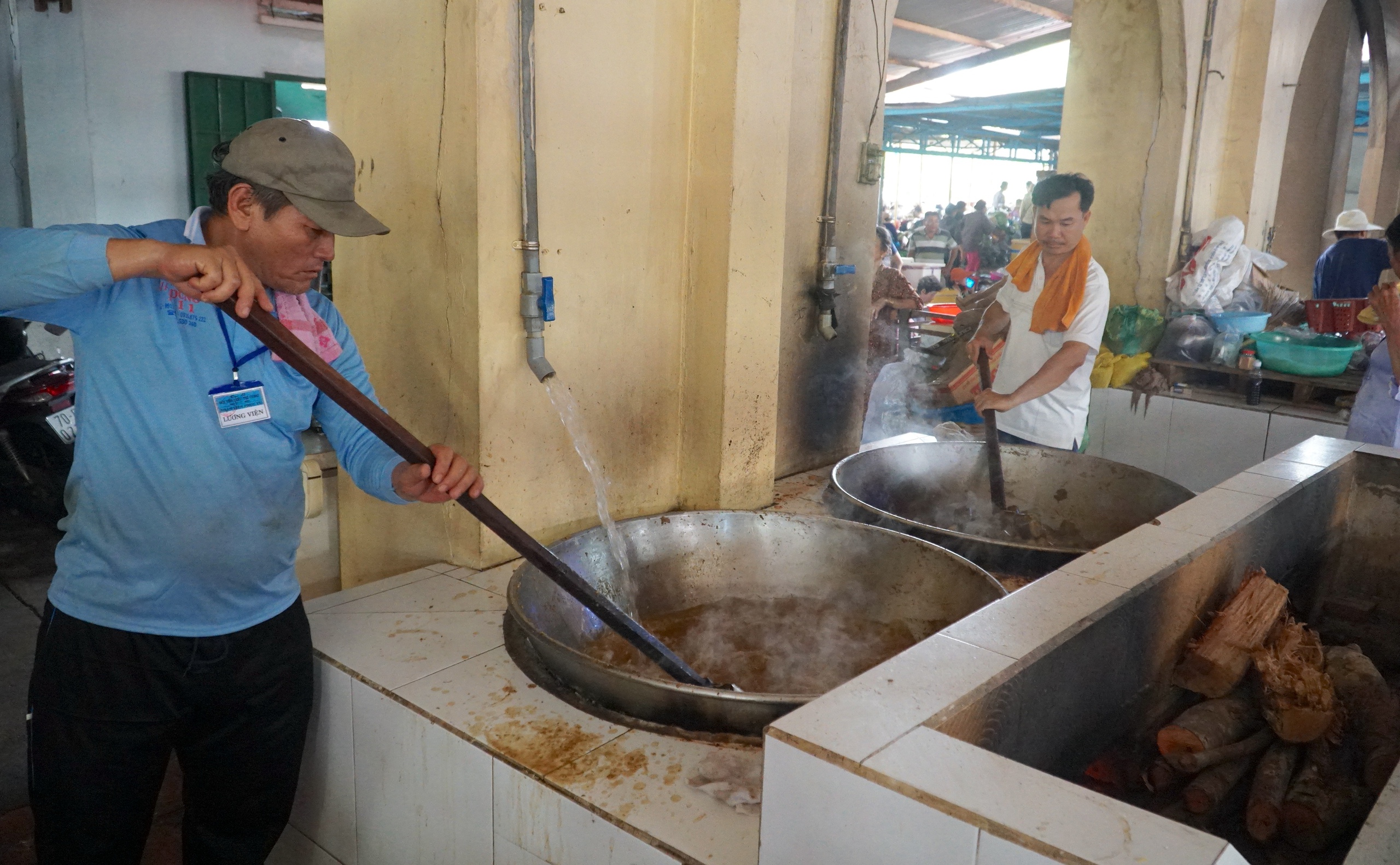 Hội yến Di&ecirc;u Tr&igrave; Cung: Bếp chay nấu 10 tấn gạo phục vụ h&agrave;ng ng&agrave;n người dự đại lễ - Ảnh 4.