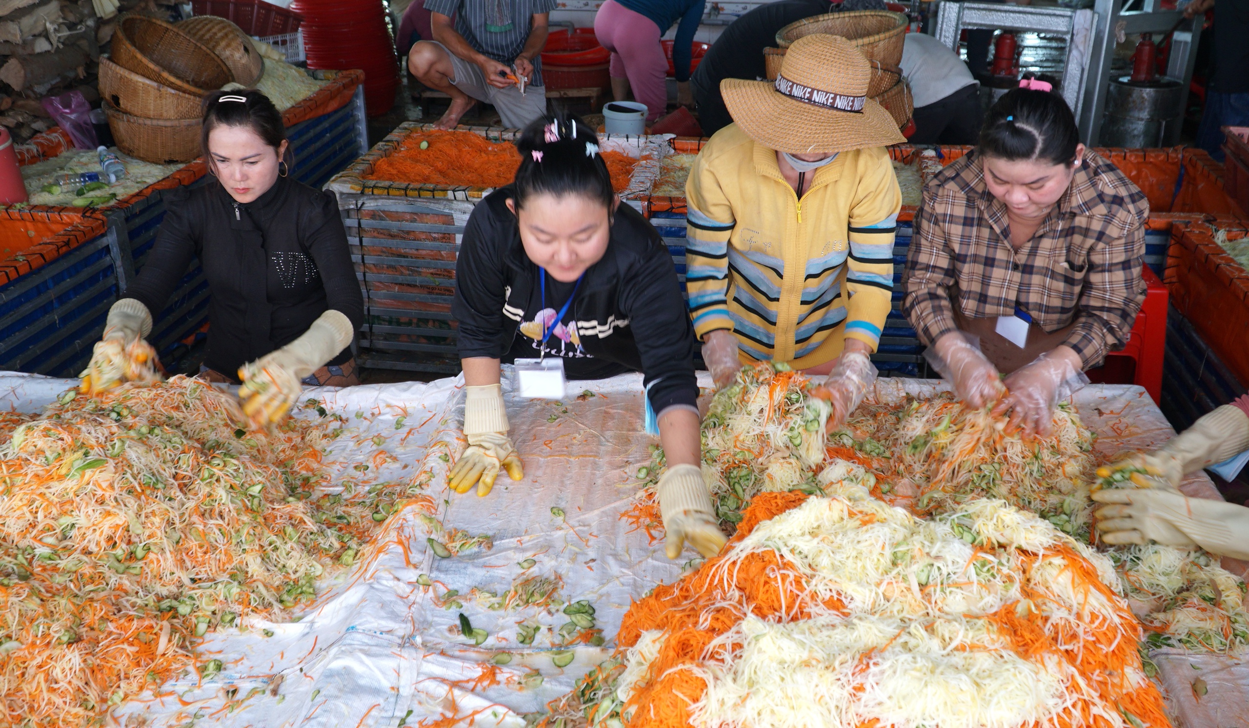 Hội yến Di&ecirc;u Tr&igrave; Cung: Bếp chay nấu 10 tấn gạo phục vụ h&agrave;ng ng&agrave;n người dự đại lễ - Ảnh 2.