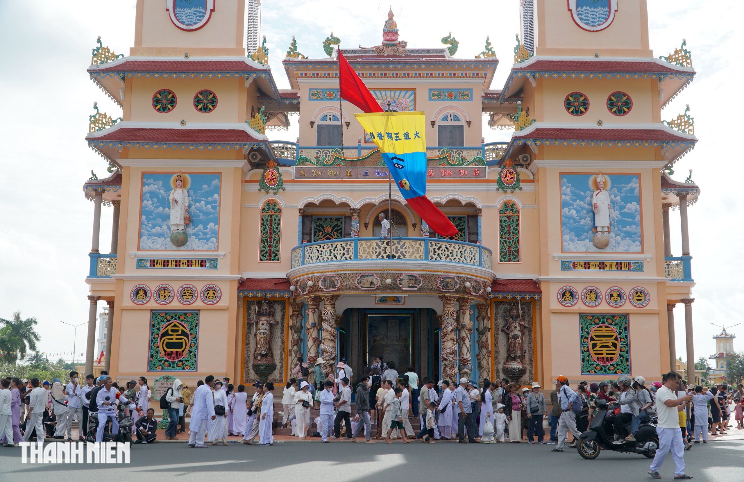 Đại lễ Hội yến Diêu Trì Cung 2025: Người hành hương ồ ạt đến Toà Thánh - Ảnh 3.