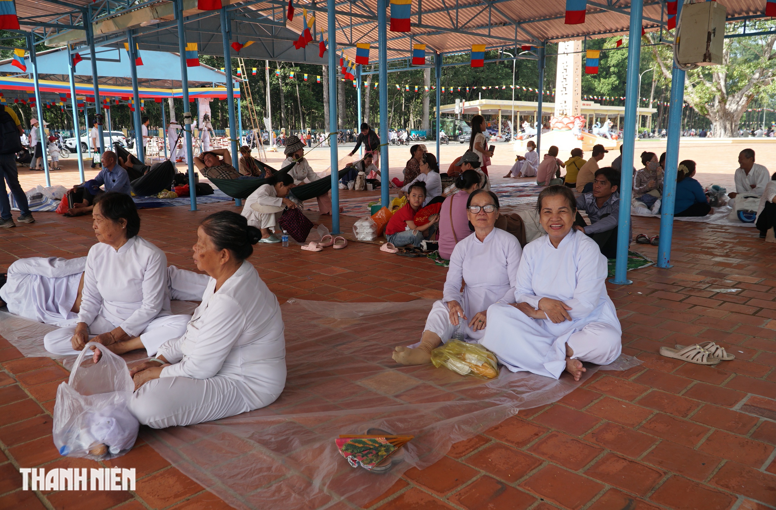 Đại lễ Hội yến Diêu Trì Cung 2025: Người hành hương ồ ạt đến Toà Thánh - Ảnh 10.