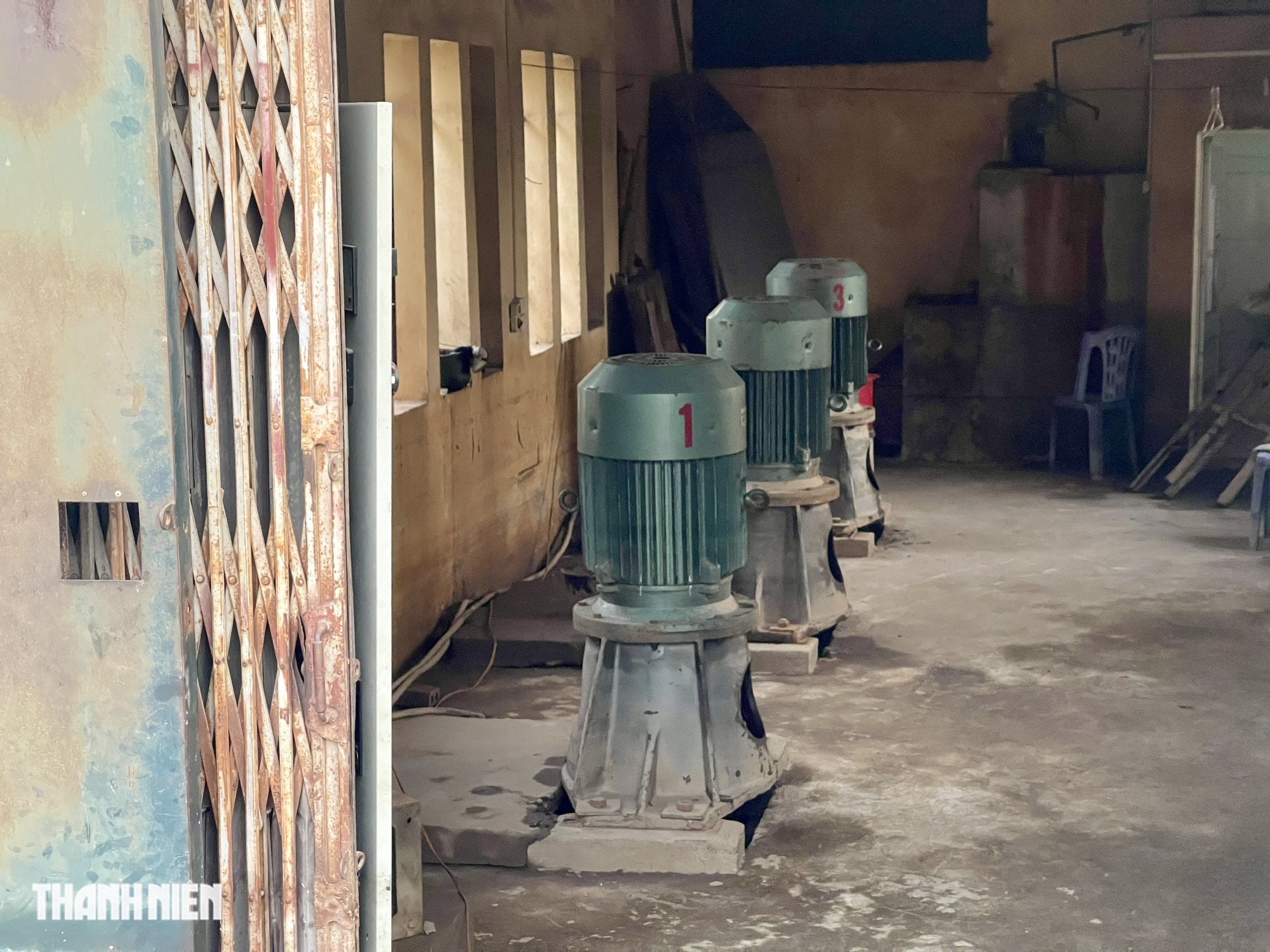 6 máy bơm 'giải cứu' xóm nhỏ ở Hà Nội ngập gần 1 tuần- Ảnh 6.