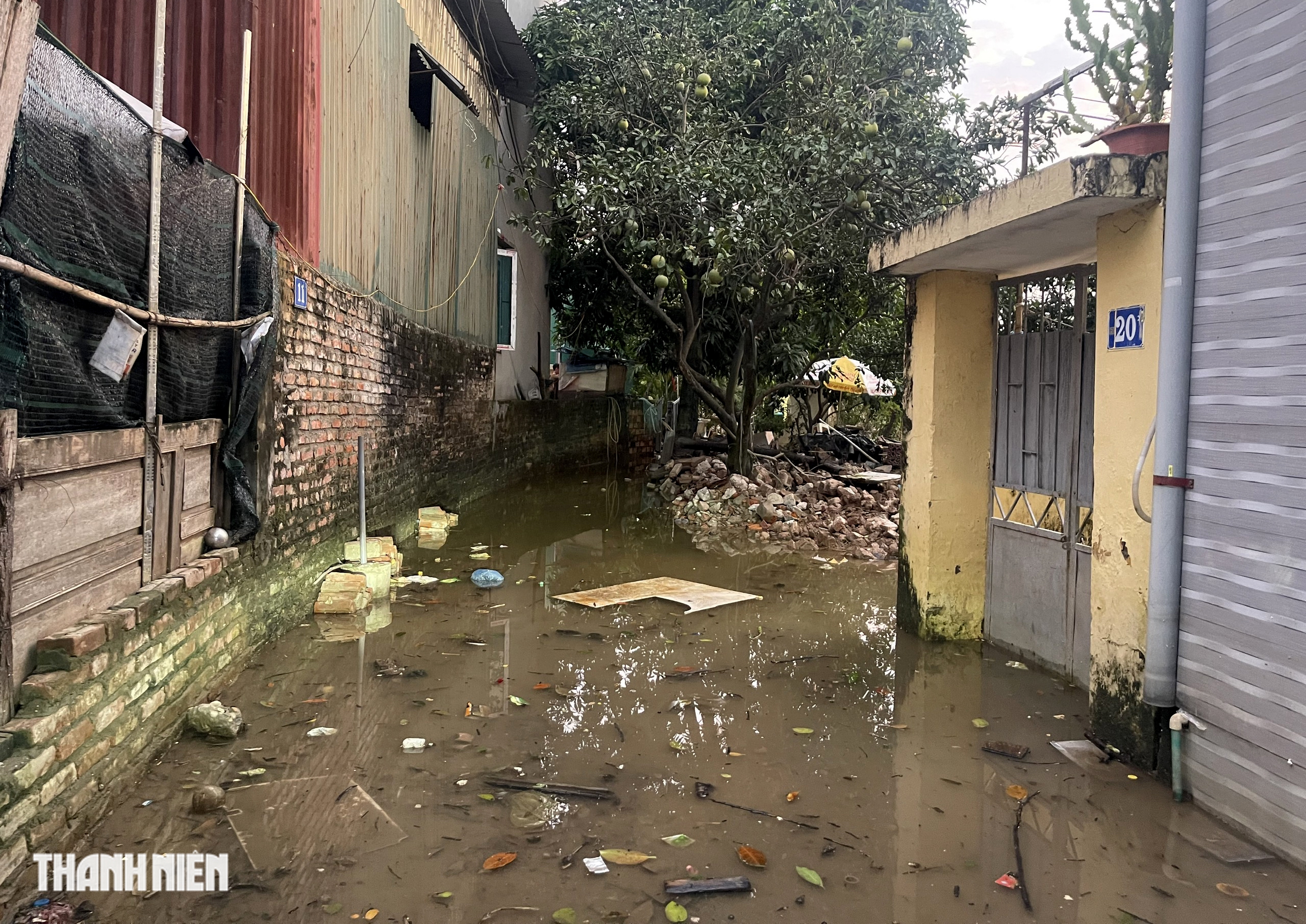 6 máy bơm 'giải cứu' xóm nhỏ ở Hà Nội ngập gần 1 tuần- Ảnh 3.