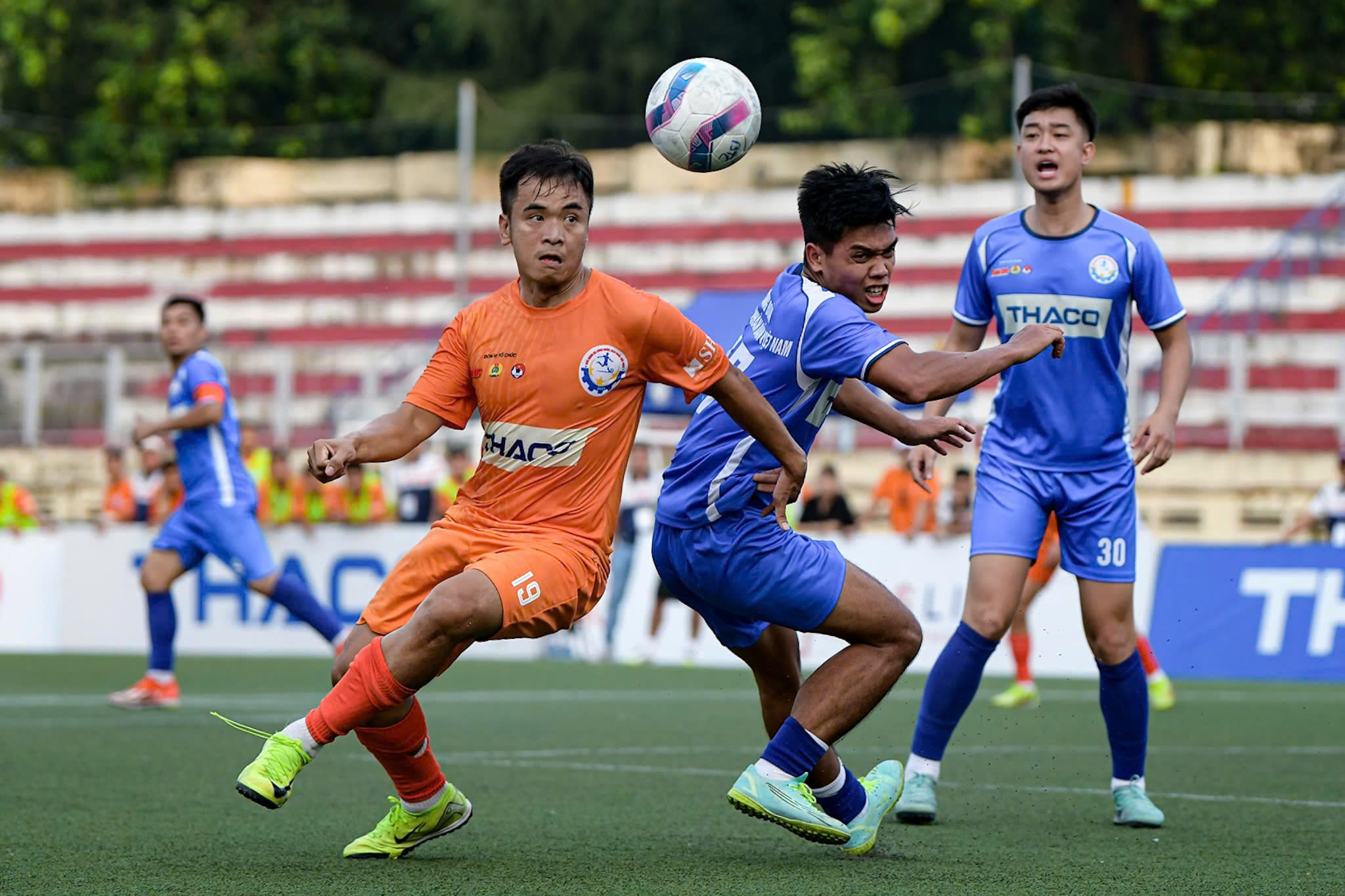 សហជីព CAND ឈ្នះជើងឯកបាល់ទាត់កម្មករនិងមន្ត្រីរាជការភូមិភាគខាងជើង - រូបថត ៤. Công đoàn CAND vô địch giải bóng đá Công nhân, viên chức khu vực phía bắc
- Ảnh 4.