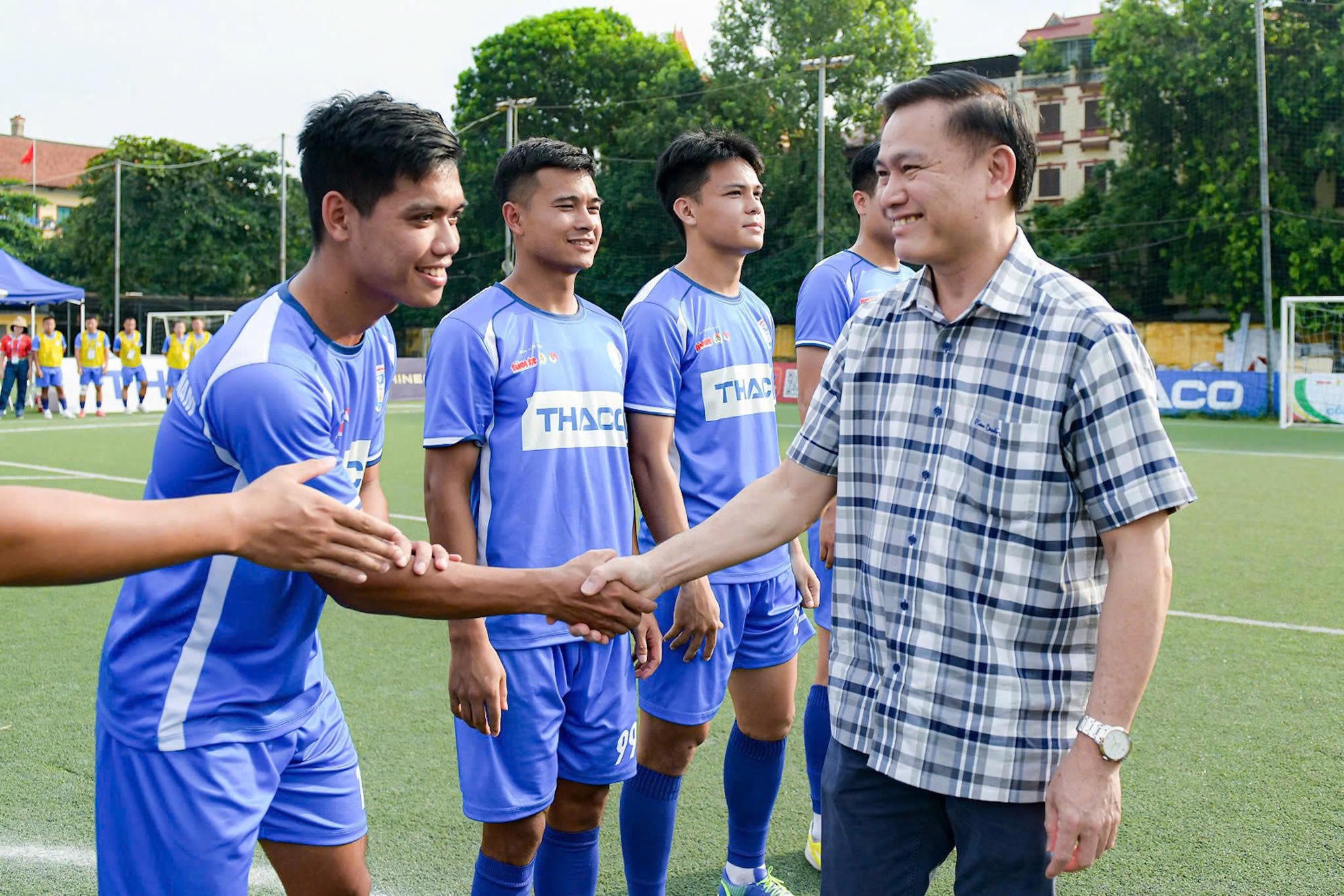 សហជីព CAND ឈ្នះជើងឯកបាល់ទាត់កម្មករនិងមន្ត្រីរាជការភូមិភាគខាងជើង - រូបថត ១. Công đoàn CAND vô địch giải bóng đá Công nhân, viên chức khu vực phía bắc
- Ảnh 1.