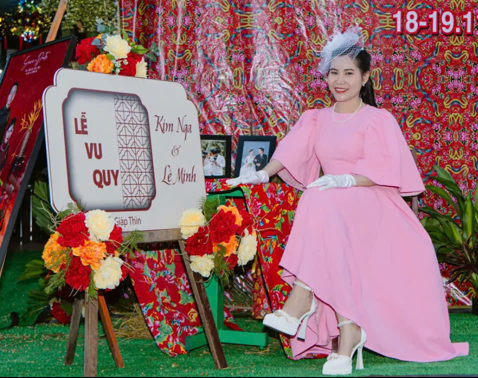 Đ&aacute;m cưới miền T&acirc;y của c&ocirc; d&acirc;u g&acirc;y sốt , t&aacute;i hiện phong c&aacute;ch thập ni&ecirc;n 1990 - Ảnh 7.