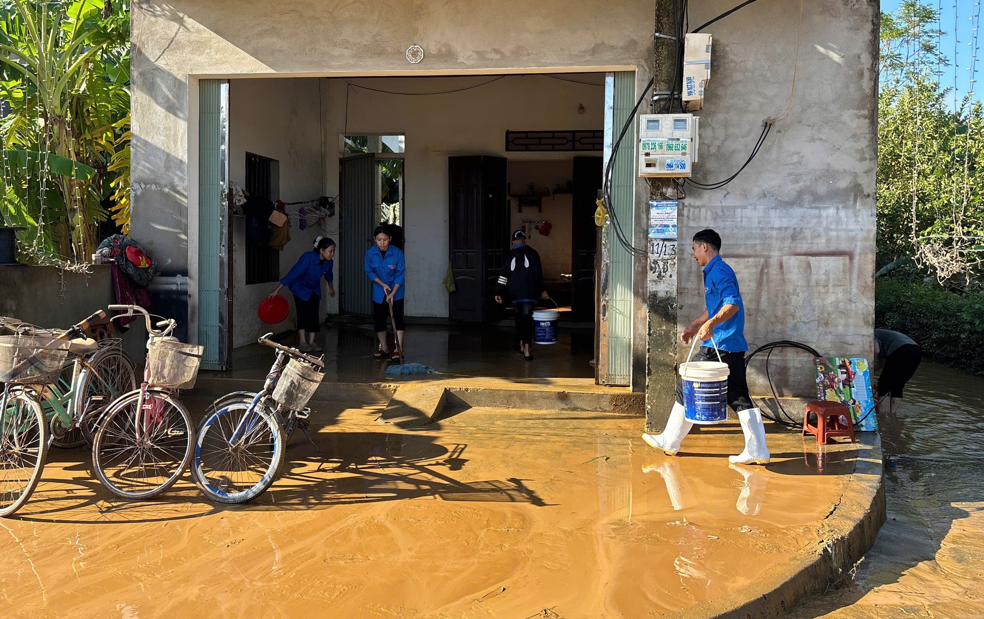 Chung tay cùng người dân vượt qua thiên tai- Ảnh 2.
