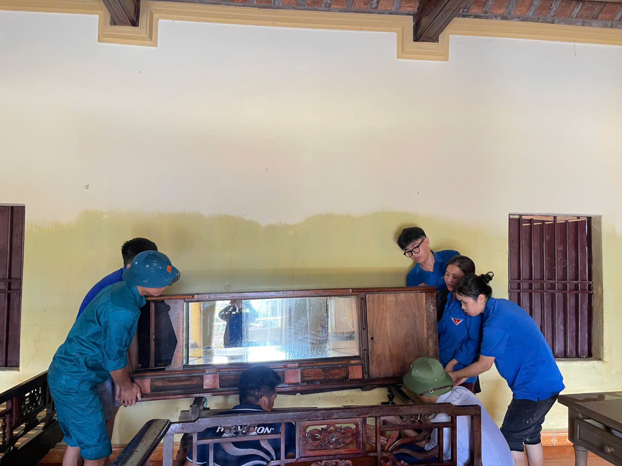 Chung tay cùng người dân vượt qua thiên tai- Ảnh 3.
